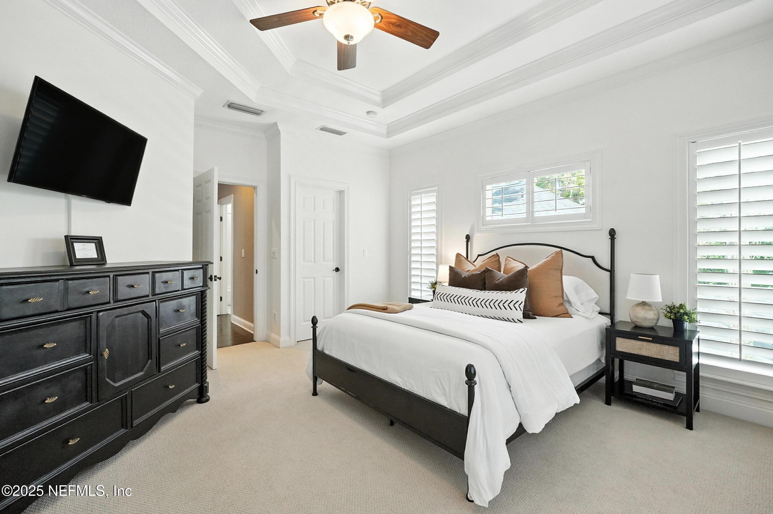 185 N ROSCOE Boulevard