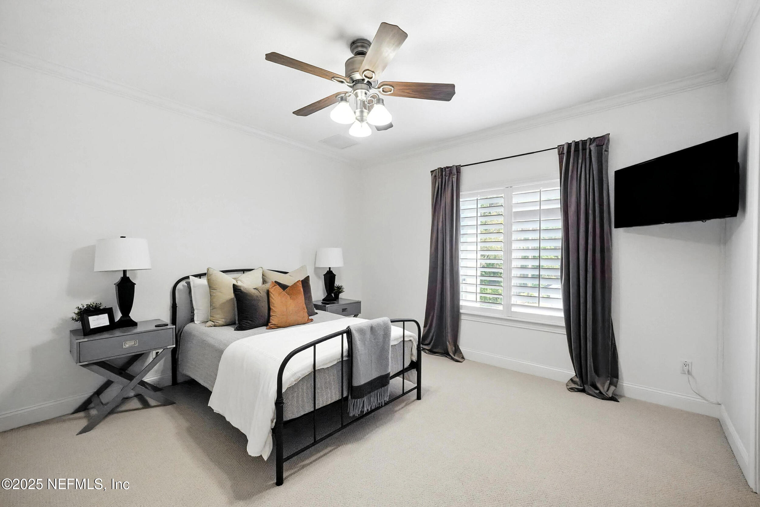 185 N ROSCOE Boulevard