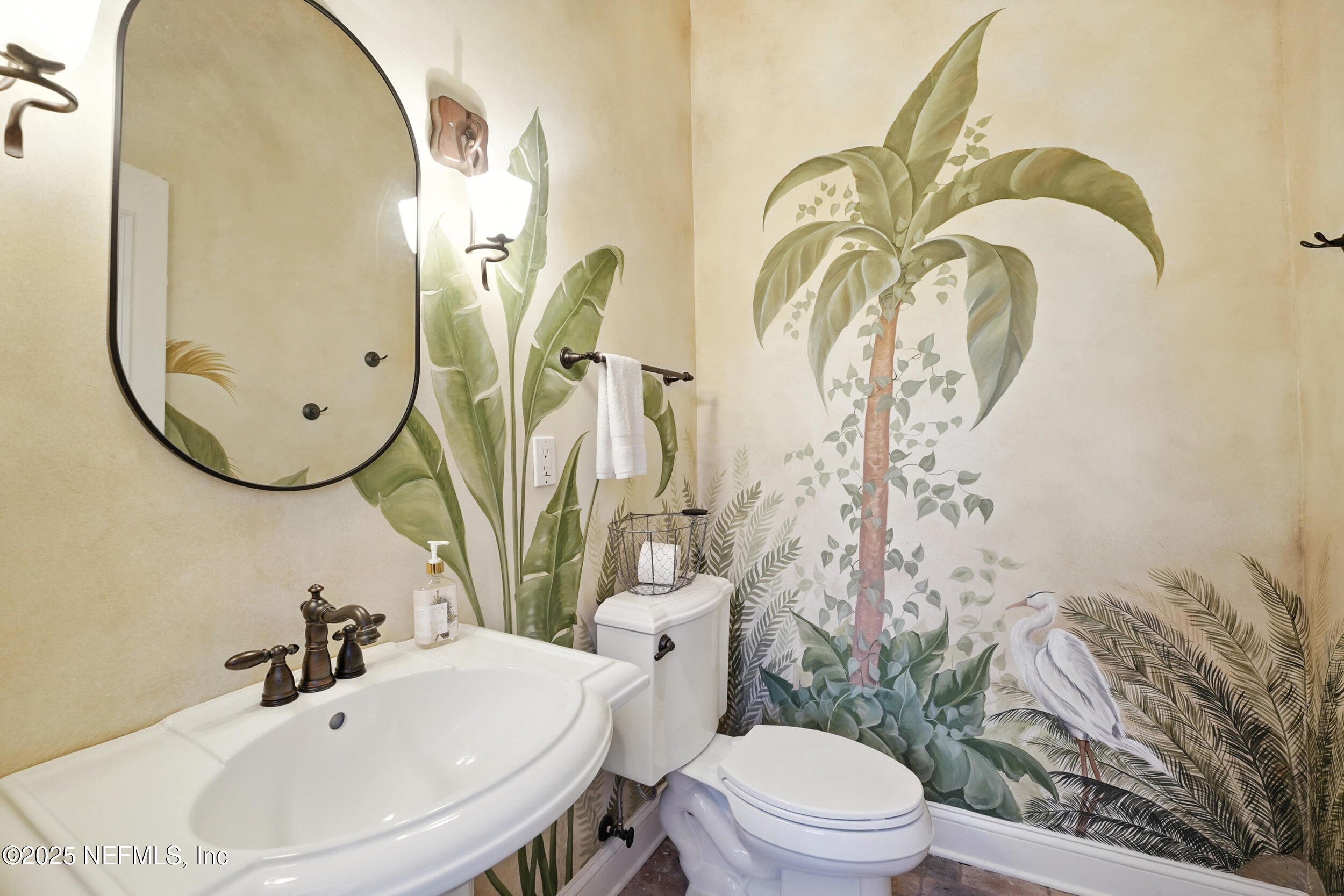 185 N ROSCOE Boulevard