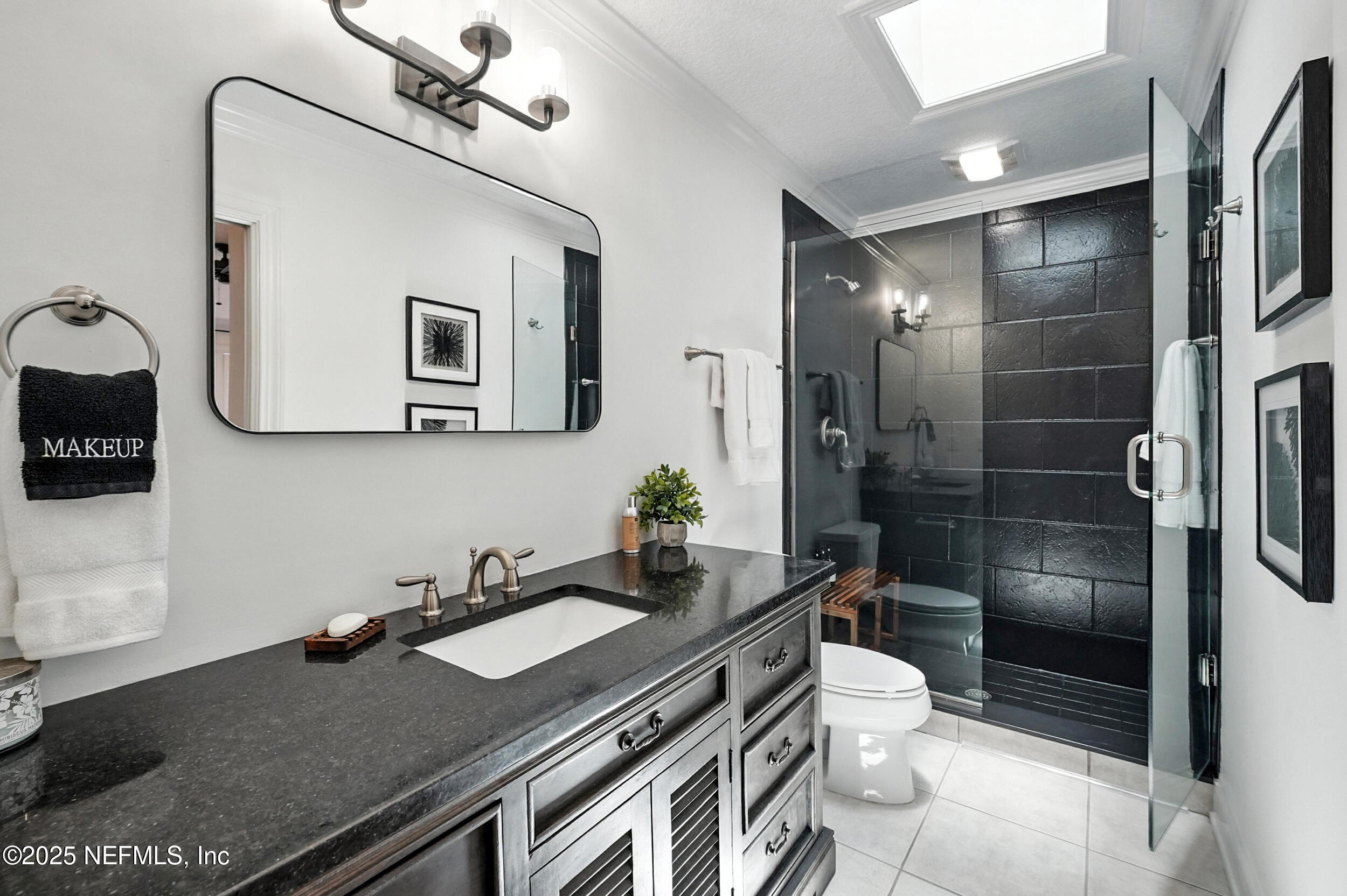 185 N ROSCOE Boulevard