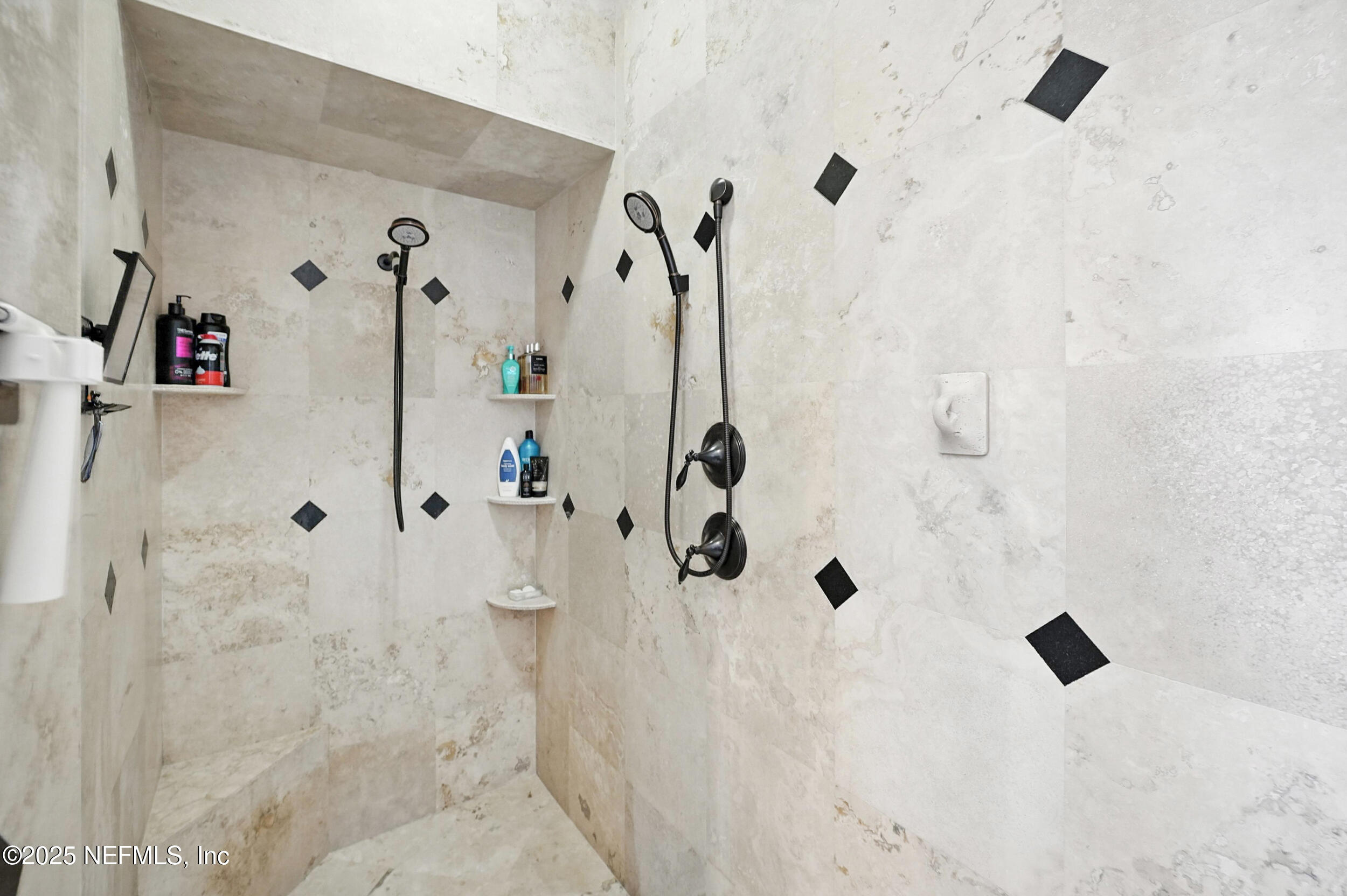 185 N ROSCOE Boulevard