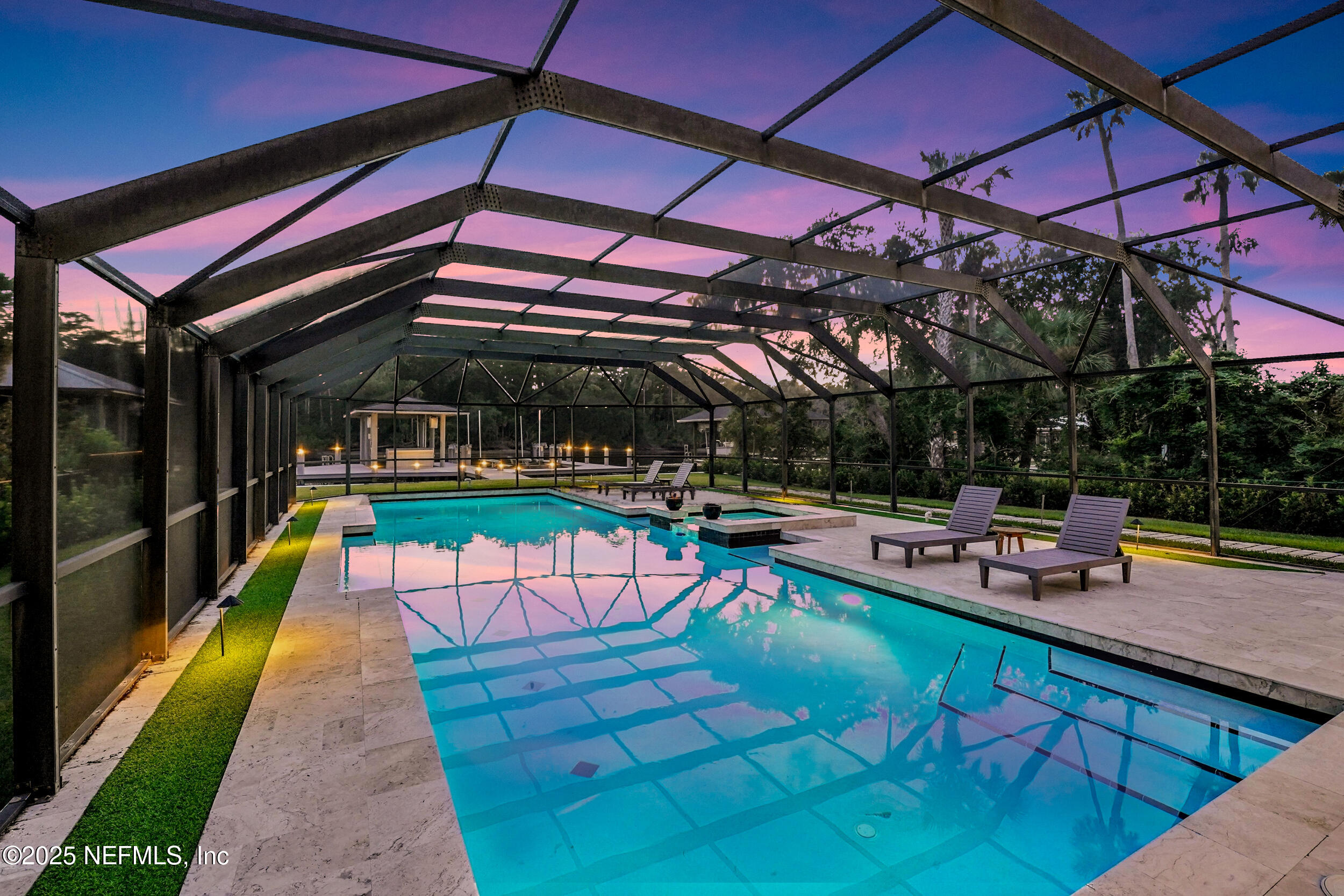 185 N ROSCOE Boulevard