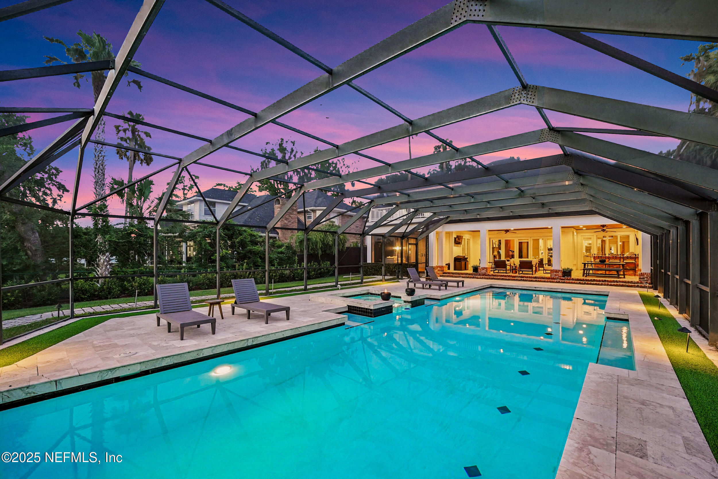 185 N ROSCOE Boulevard