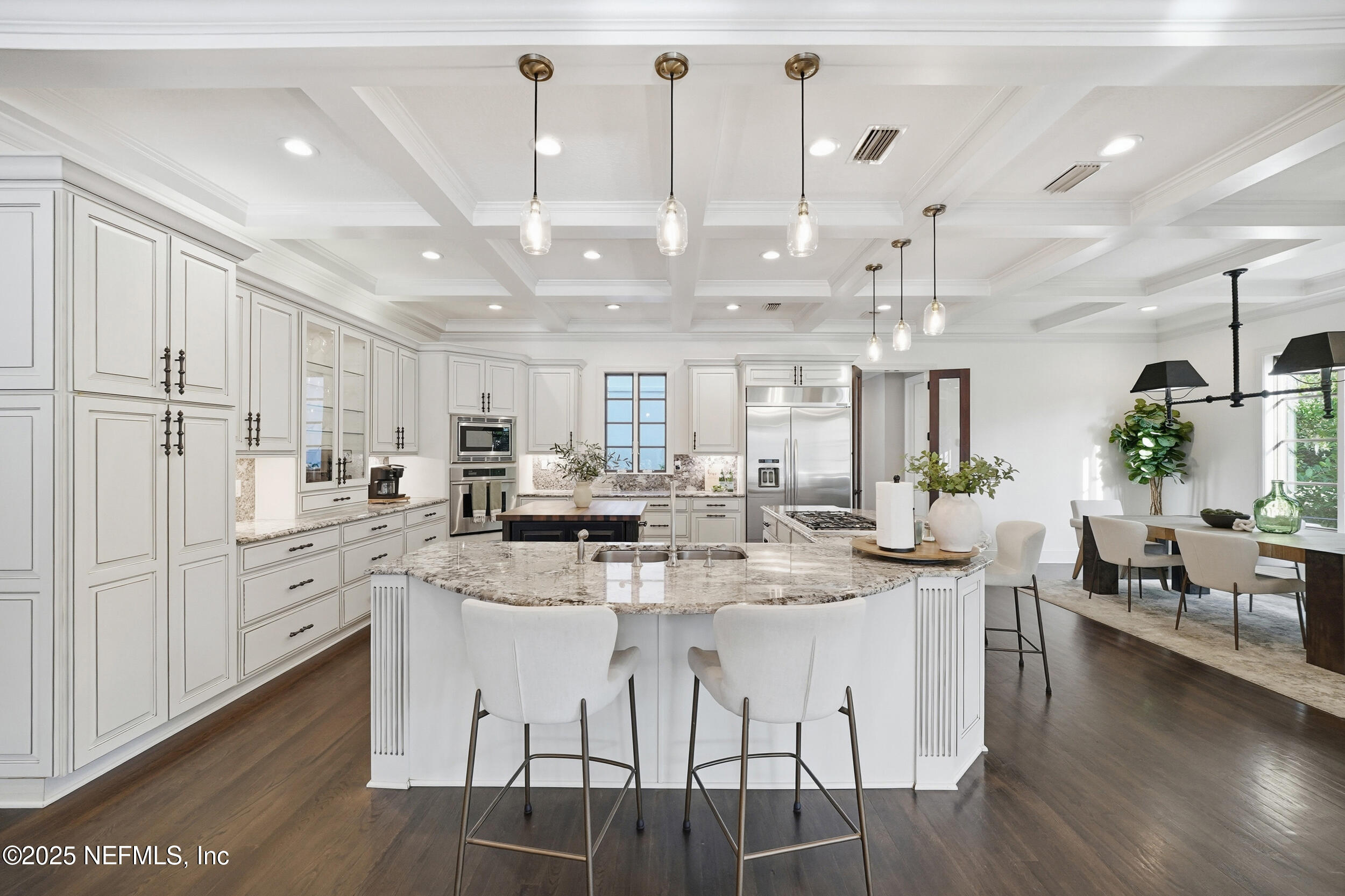 185 N ROSCOE Boulevard