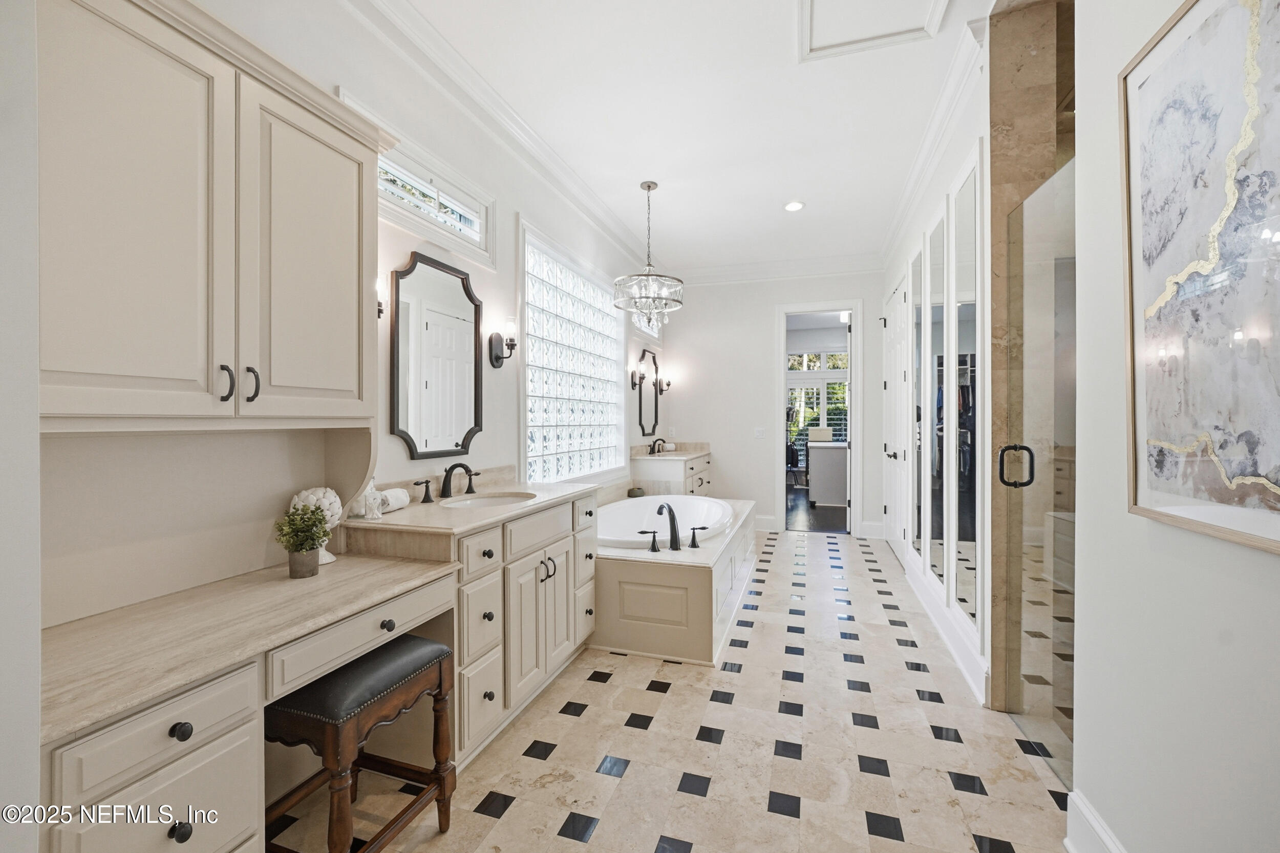 185 N ROSCOE Boulevard