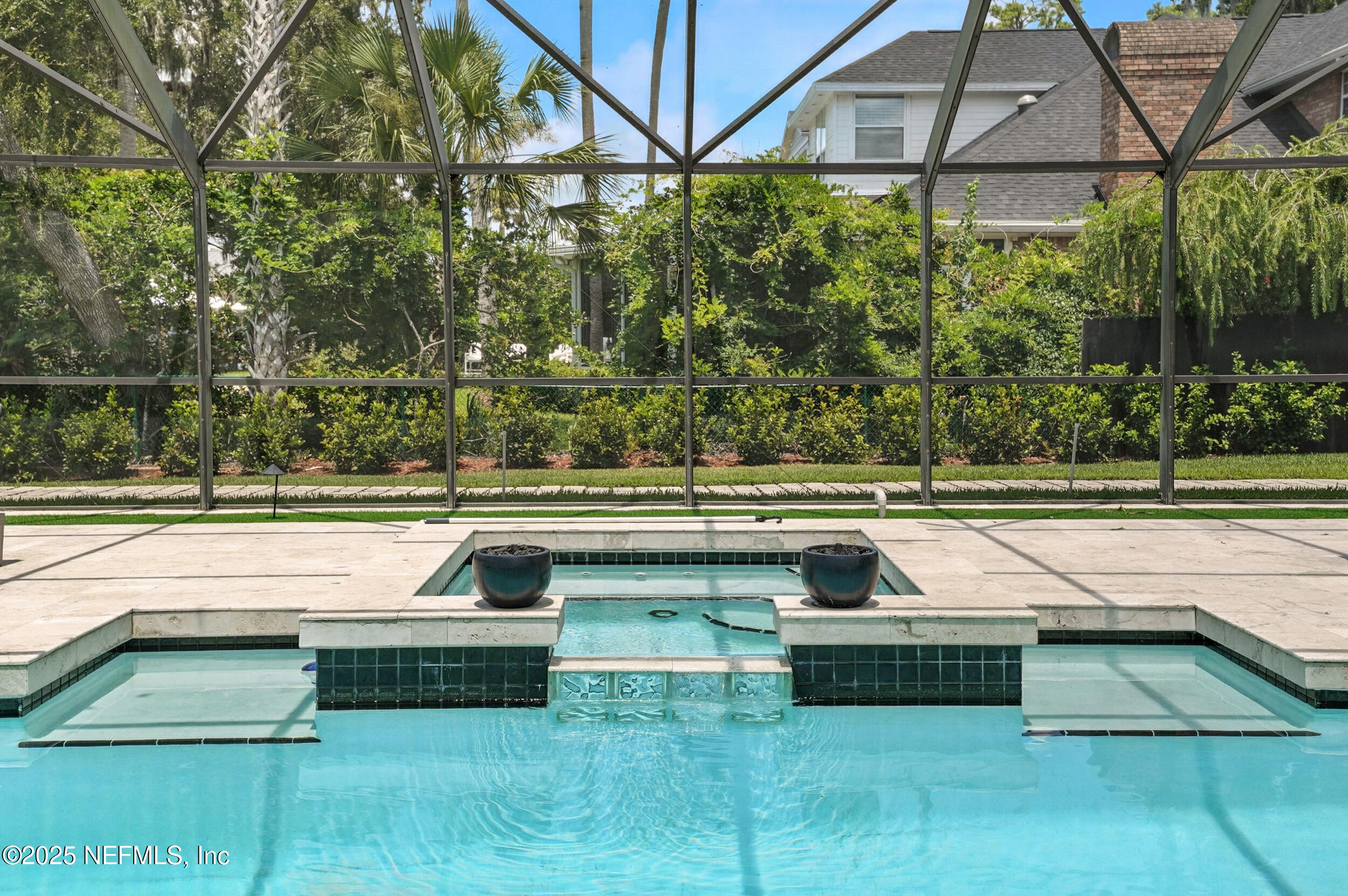 185 N ROSCOE Boulevard