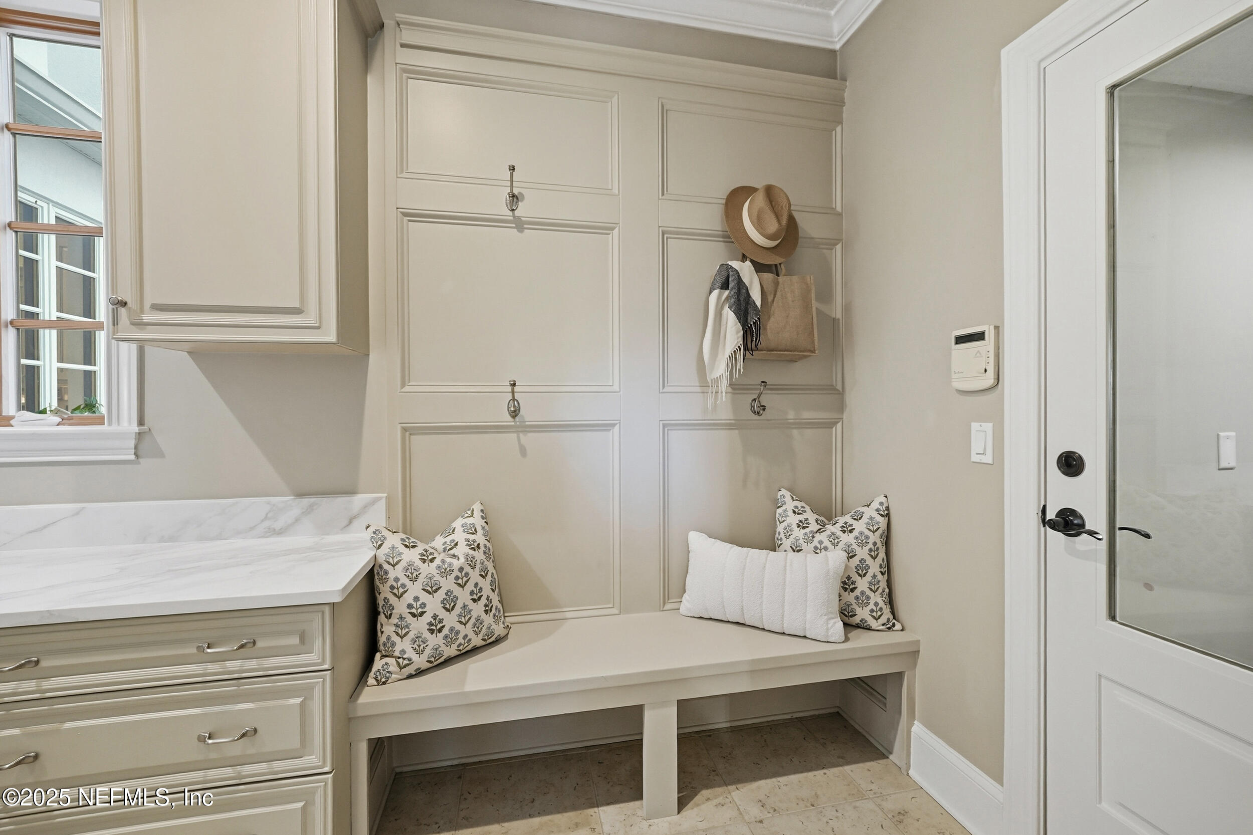 185 N ROSCOE Boulevard