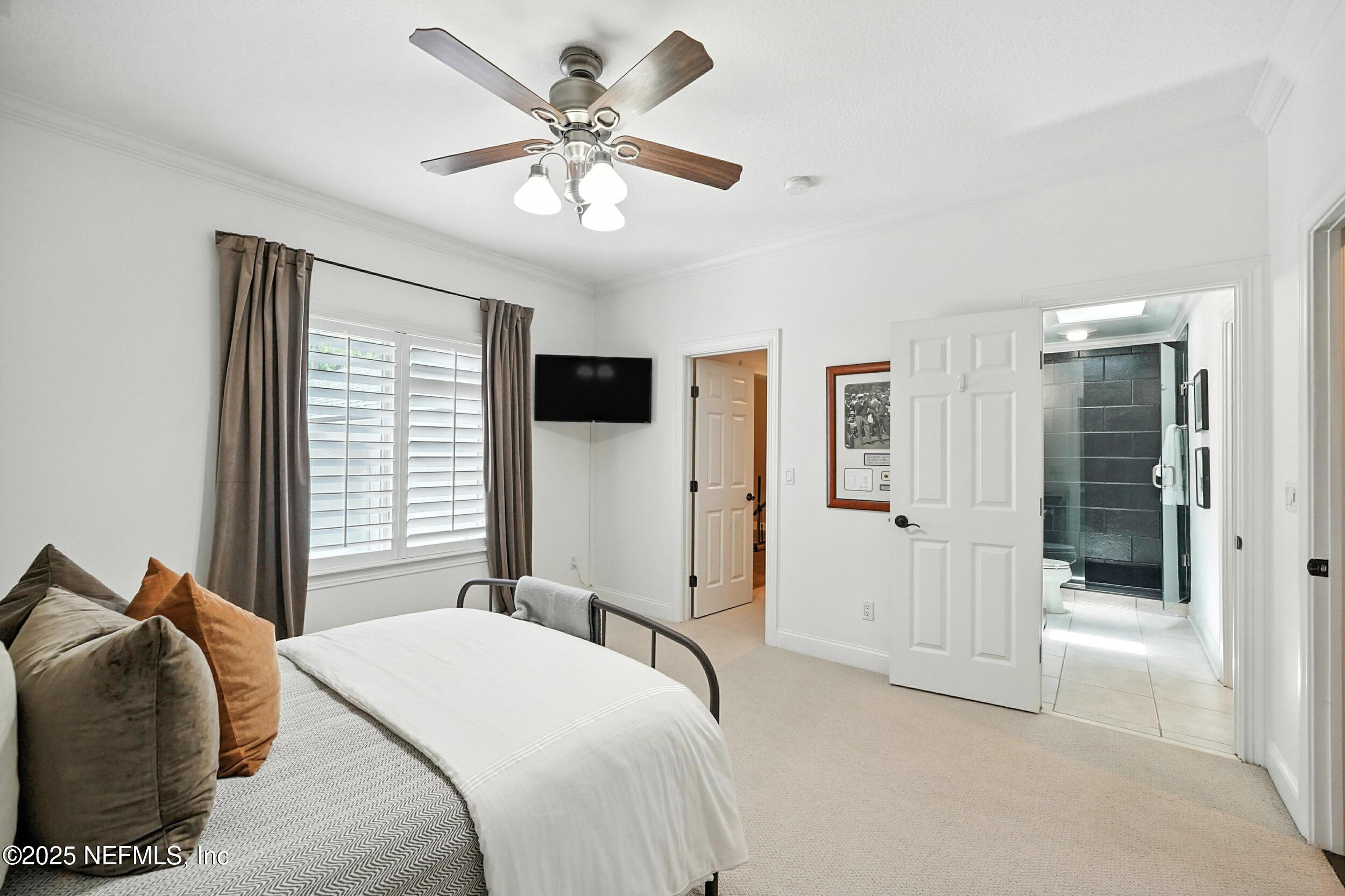 185 N ROSCOE Boulevard