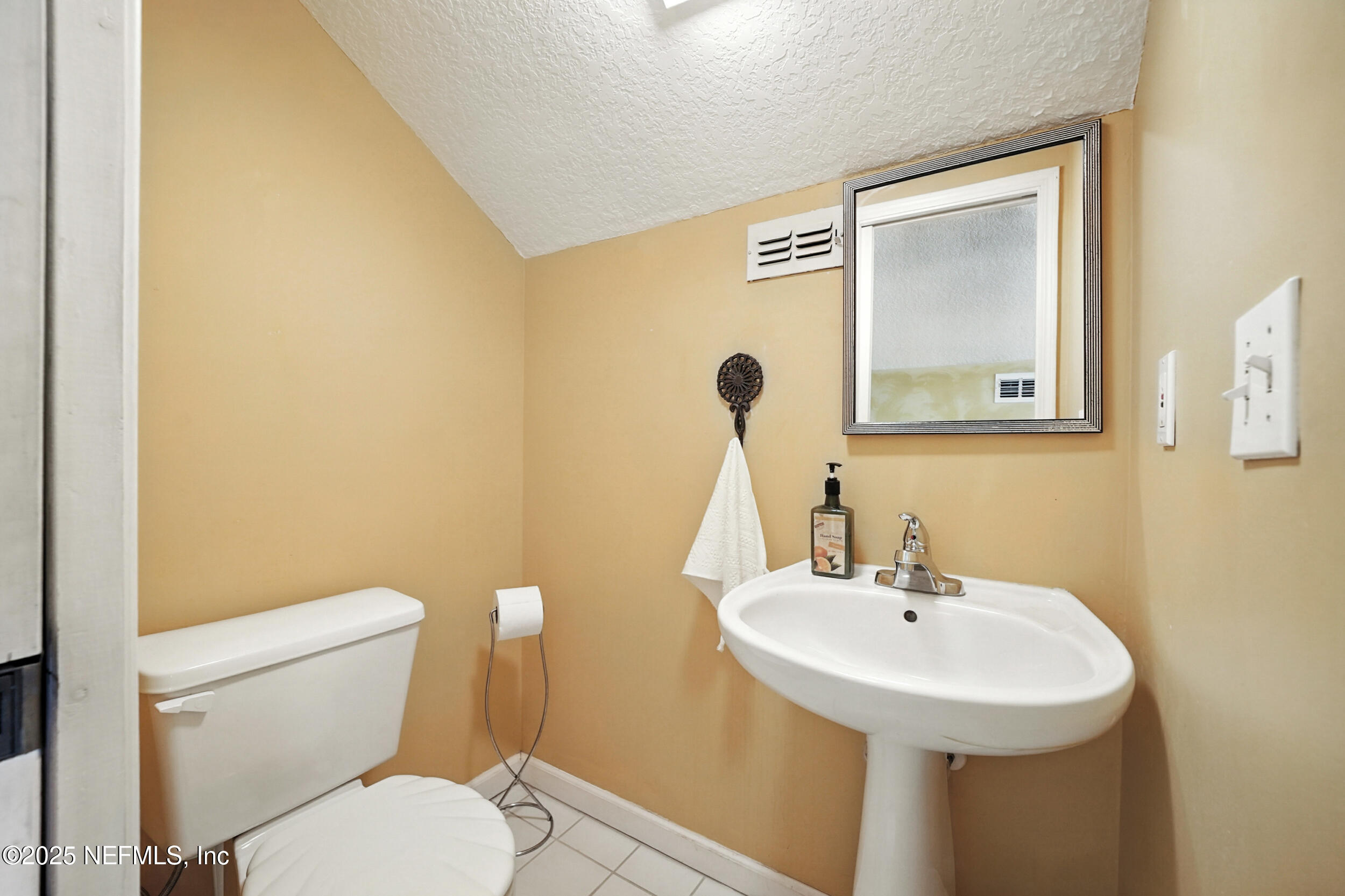 104 TWIN CEDAR Court