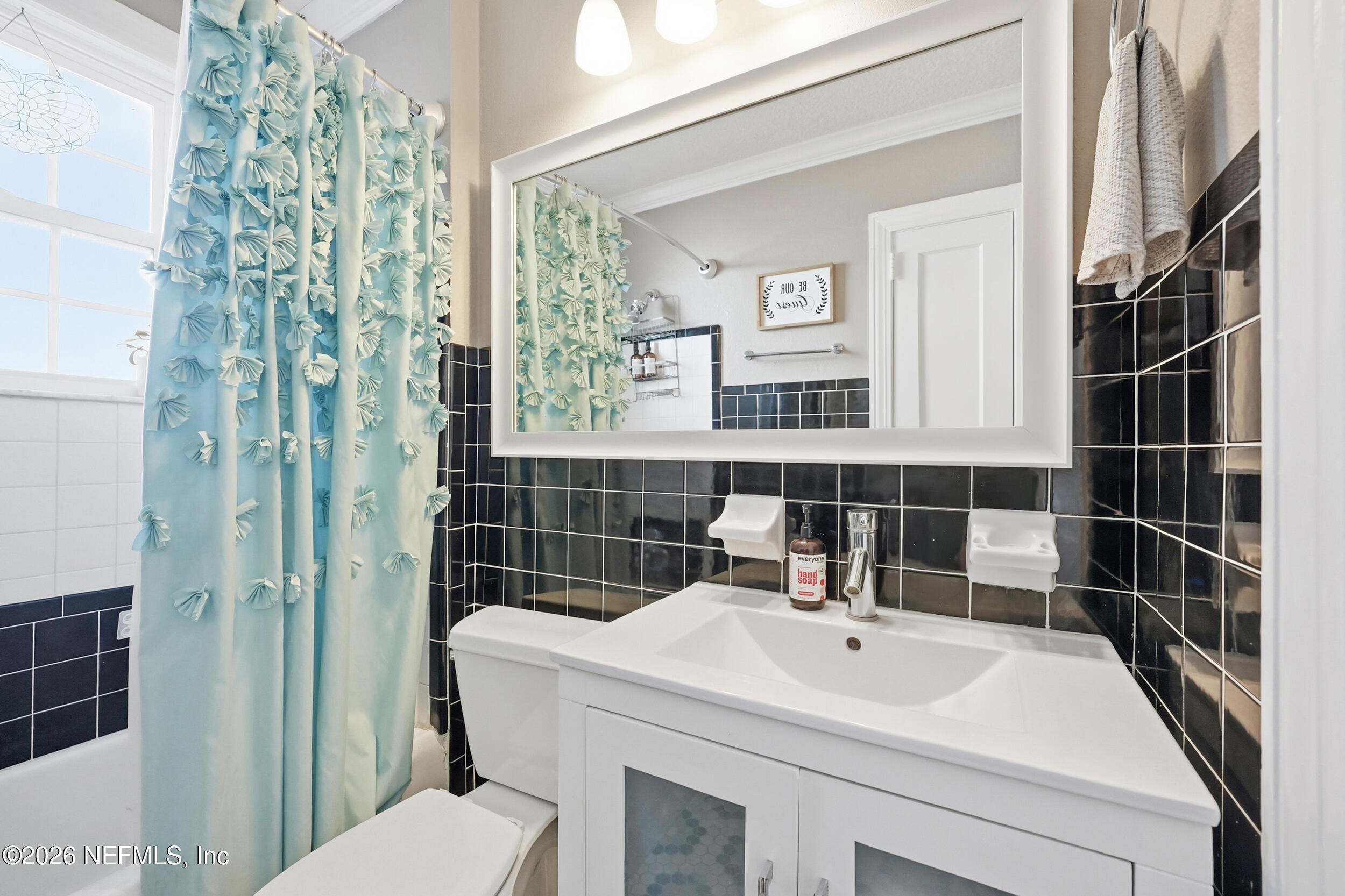 1242 PEACHTREE Street