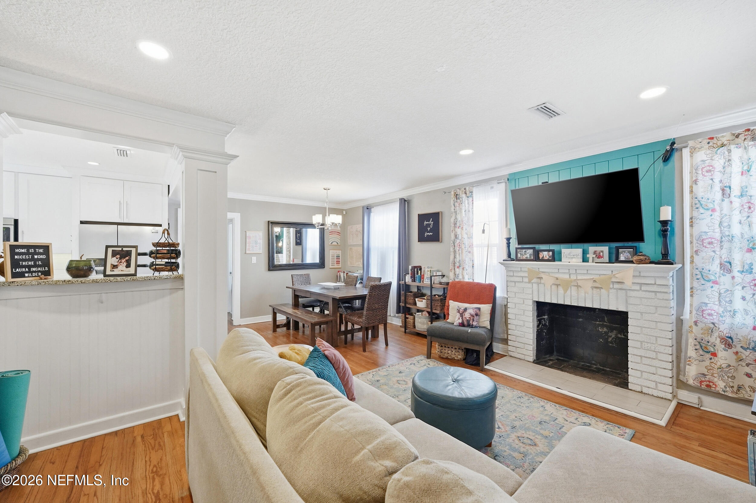 1242 PEACHTREE Street