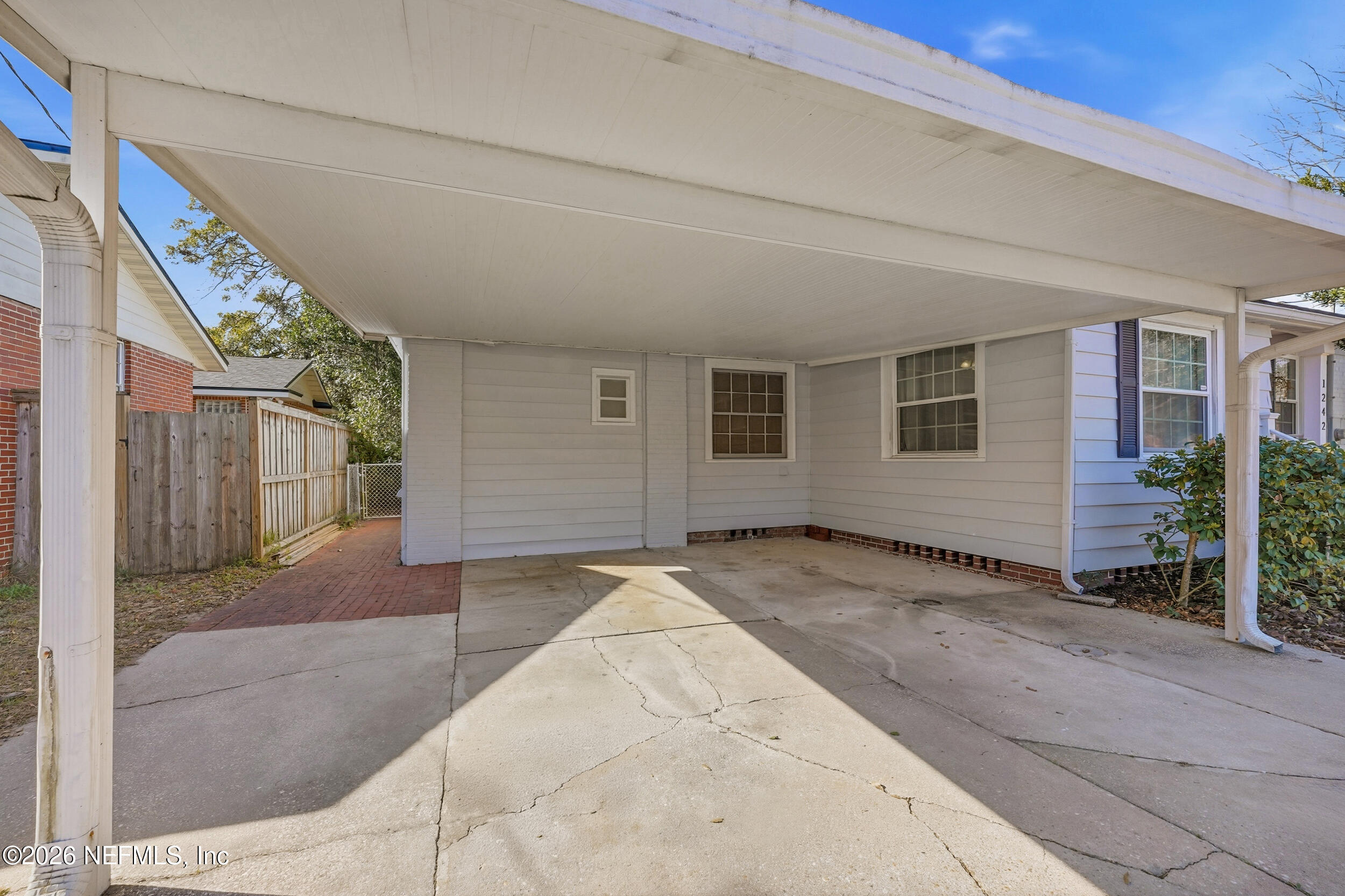 1242 PEACHTREE Street