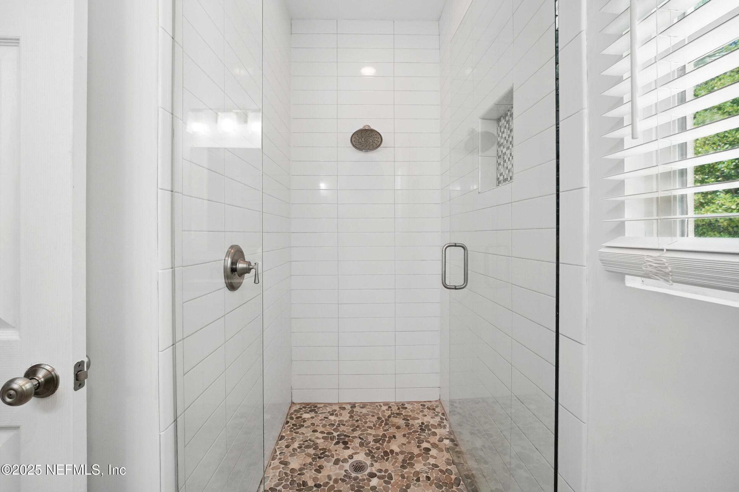 150A N ROSCOE Boulevard