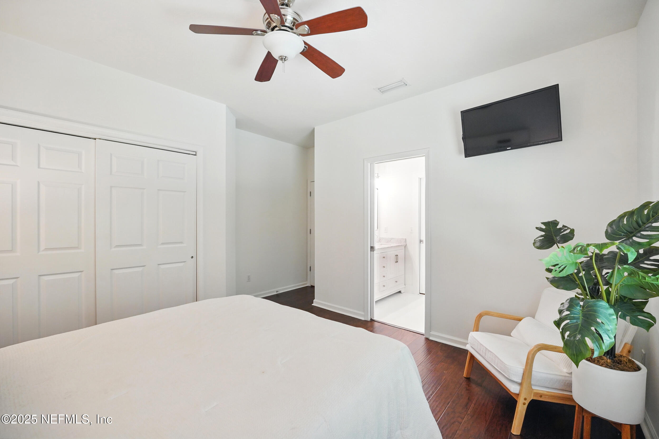 150A N ROSCOE Boulevard