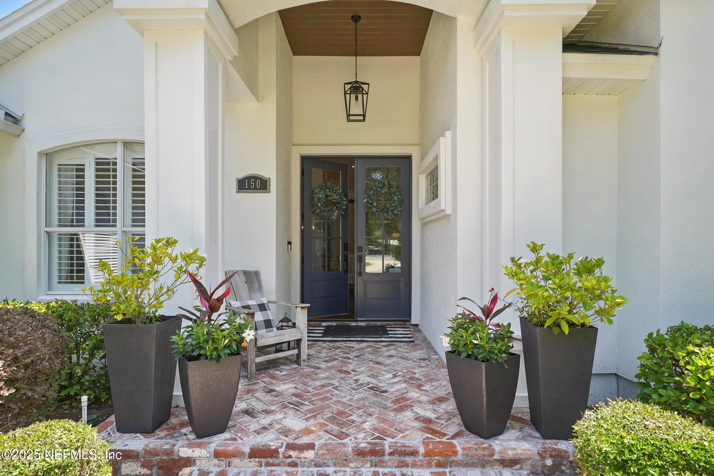 150A N ROSCOE Boulevard