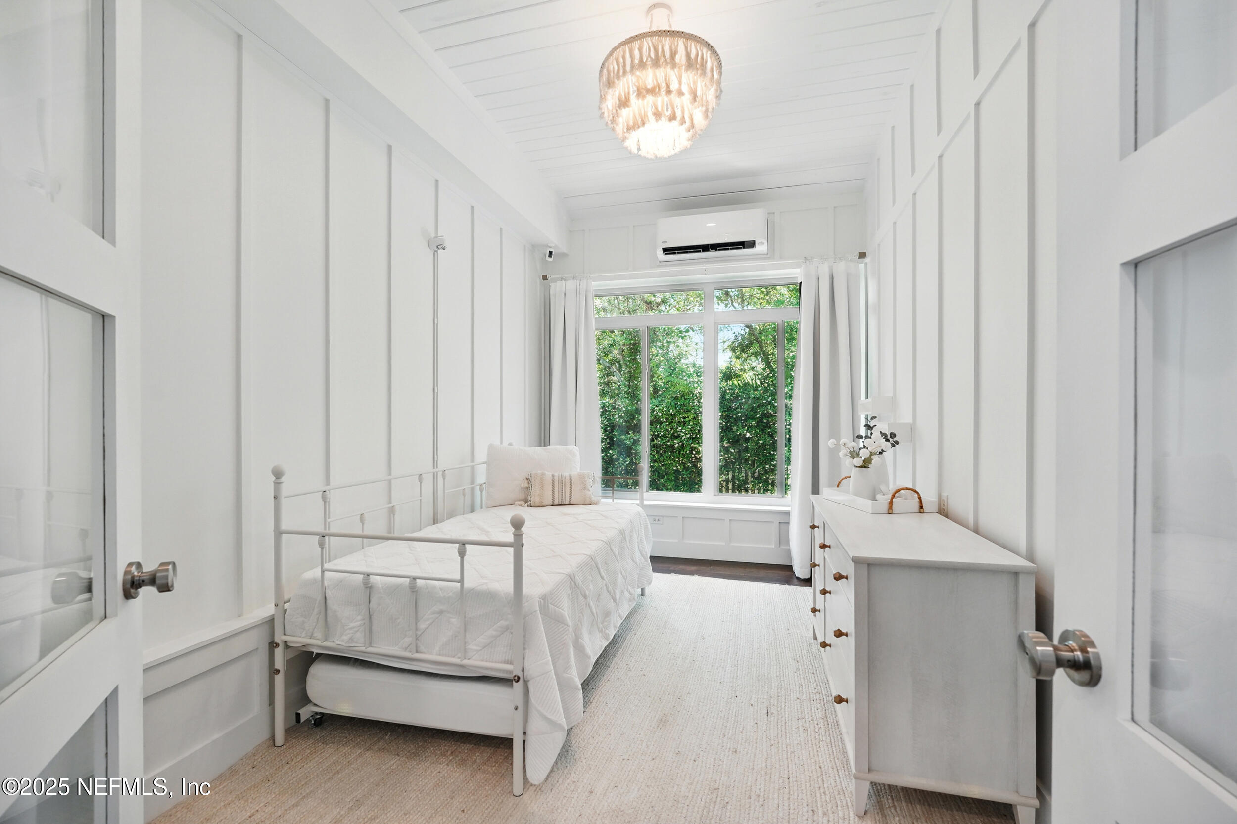 150A N ROSCOE Boulevard