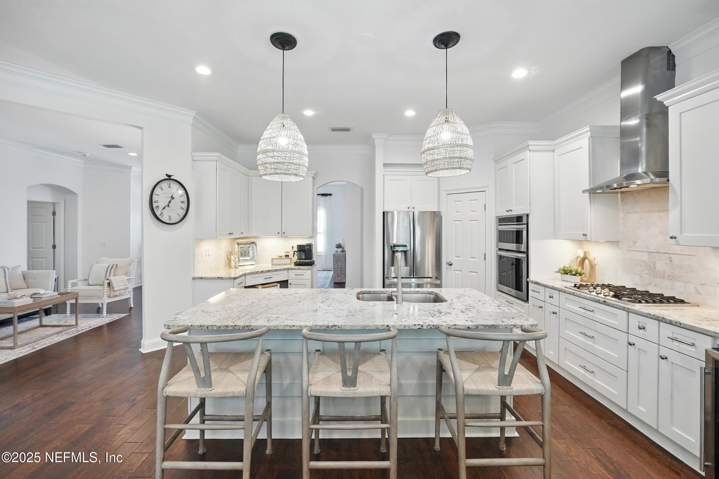 150A N ROSCOE Boulevard