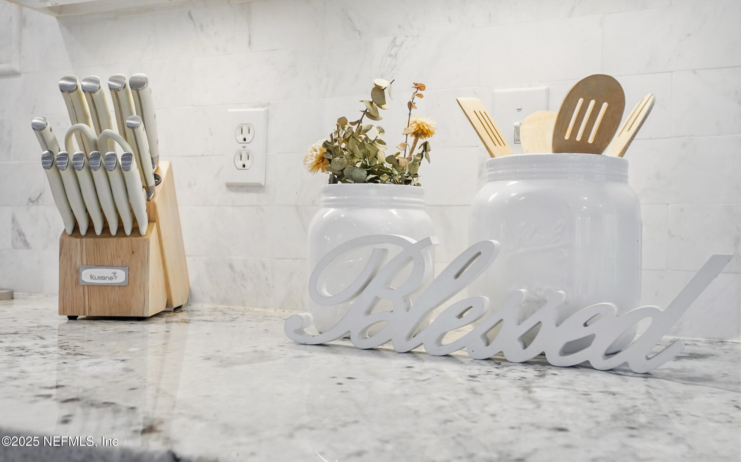 150A N ROSCOE Boulevard