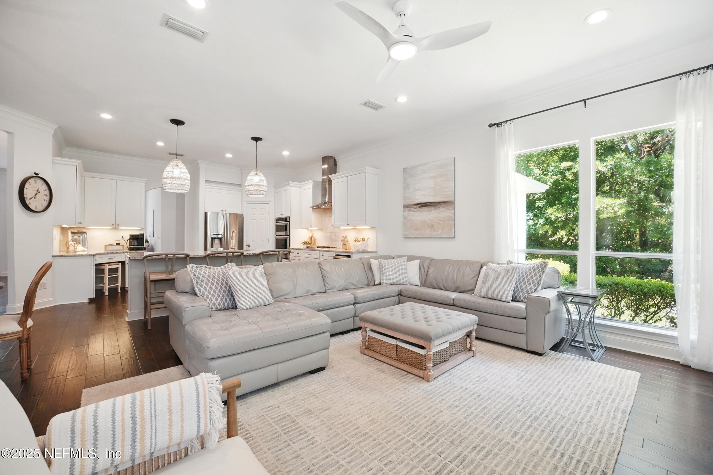 150A N ROSCOE Boulevard