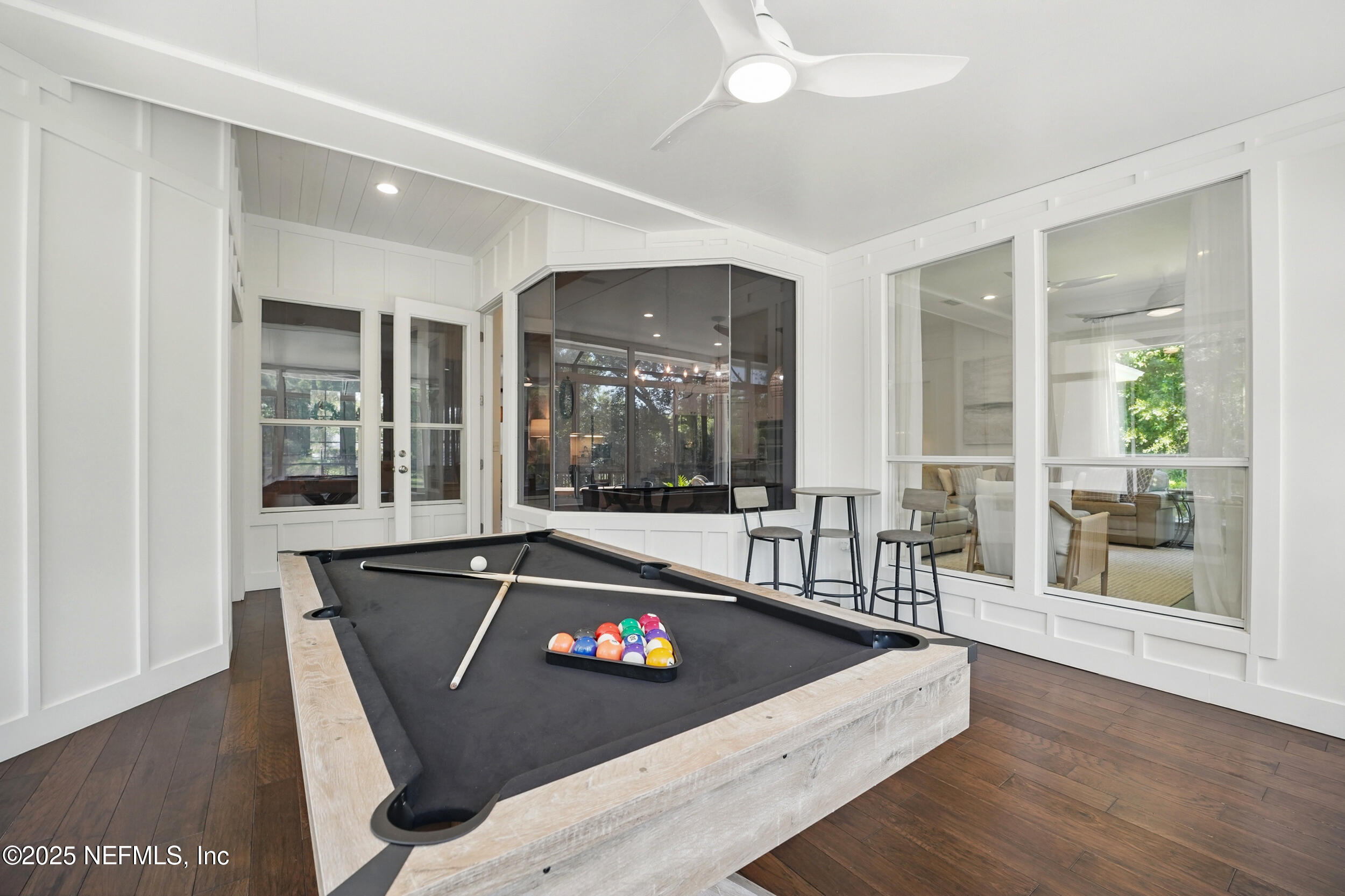 150A N ROSCOE Boulevard