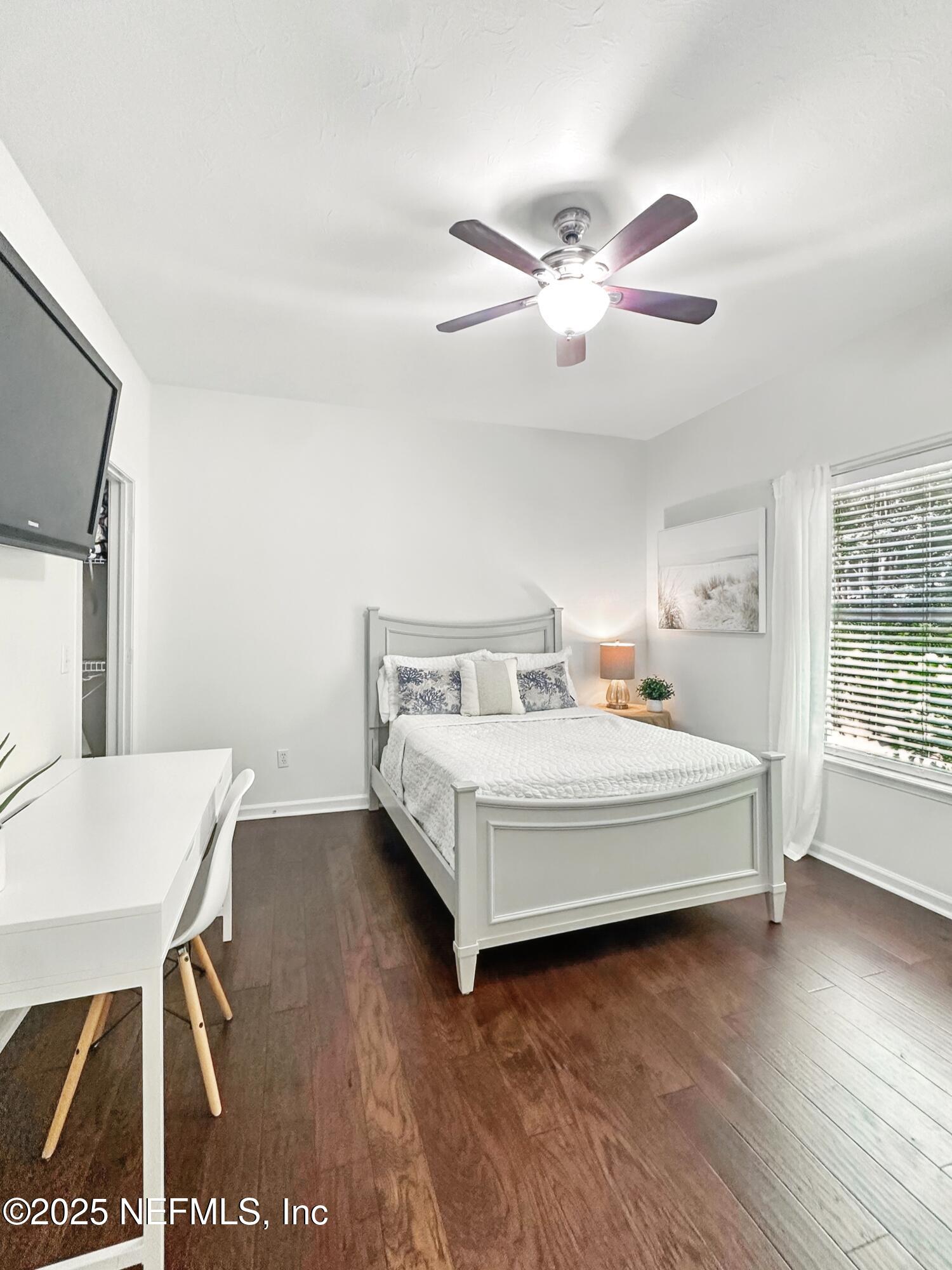 150A N ROSCOE Boulevard