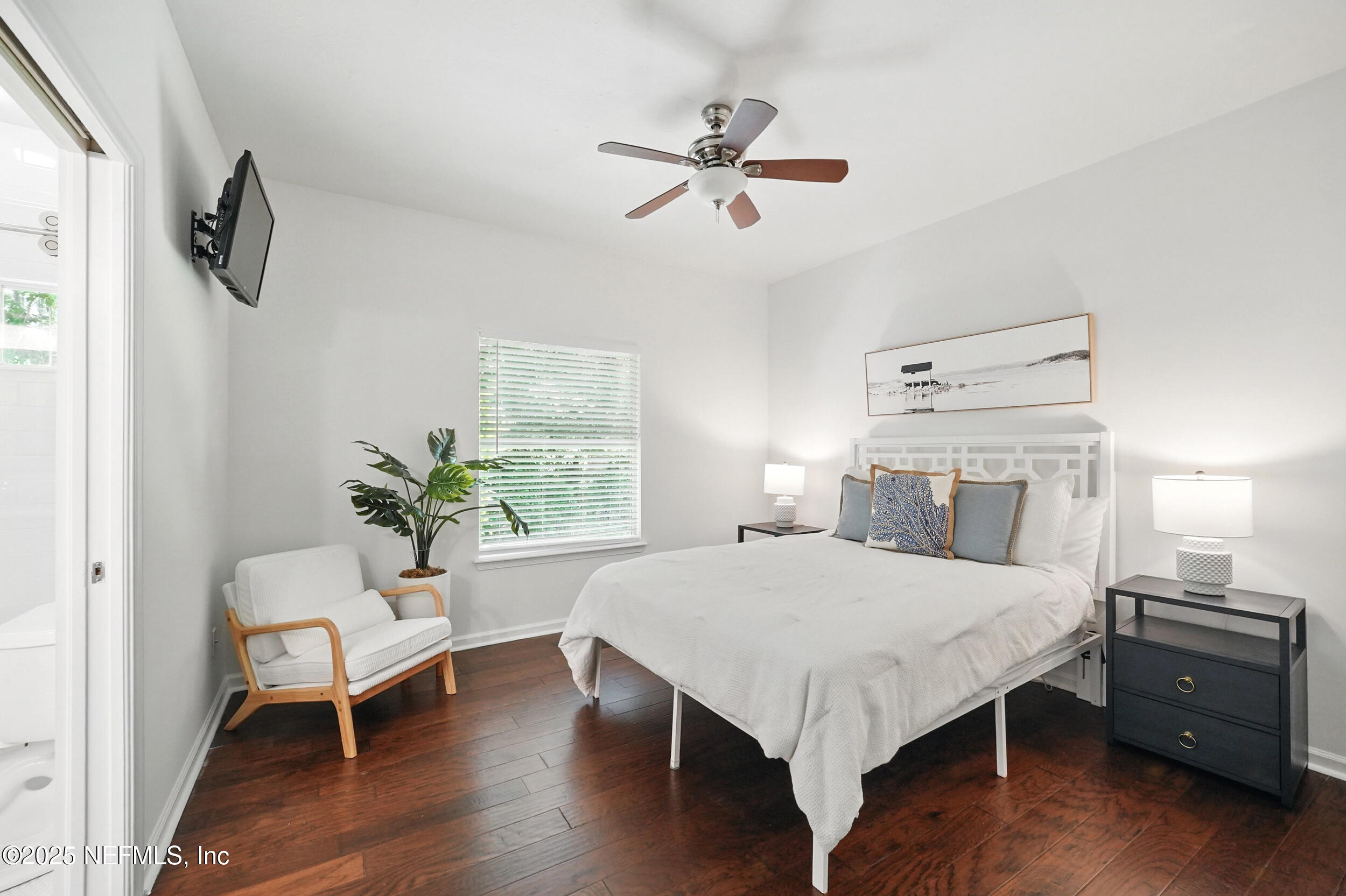 150A N ROSCOE Boulevard