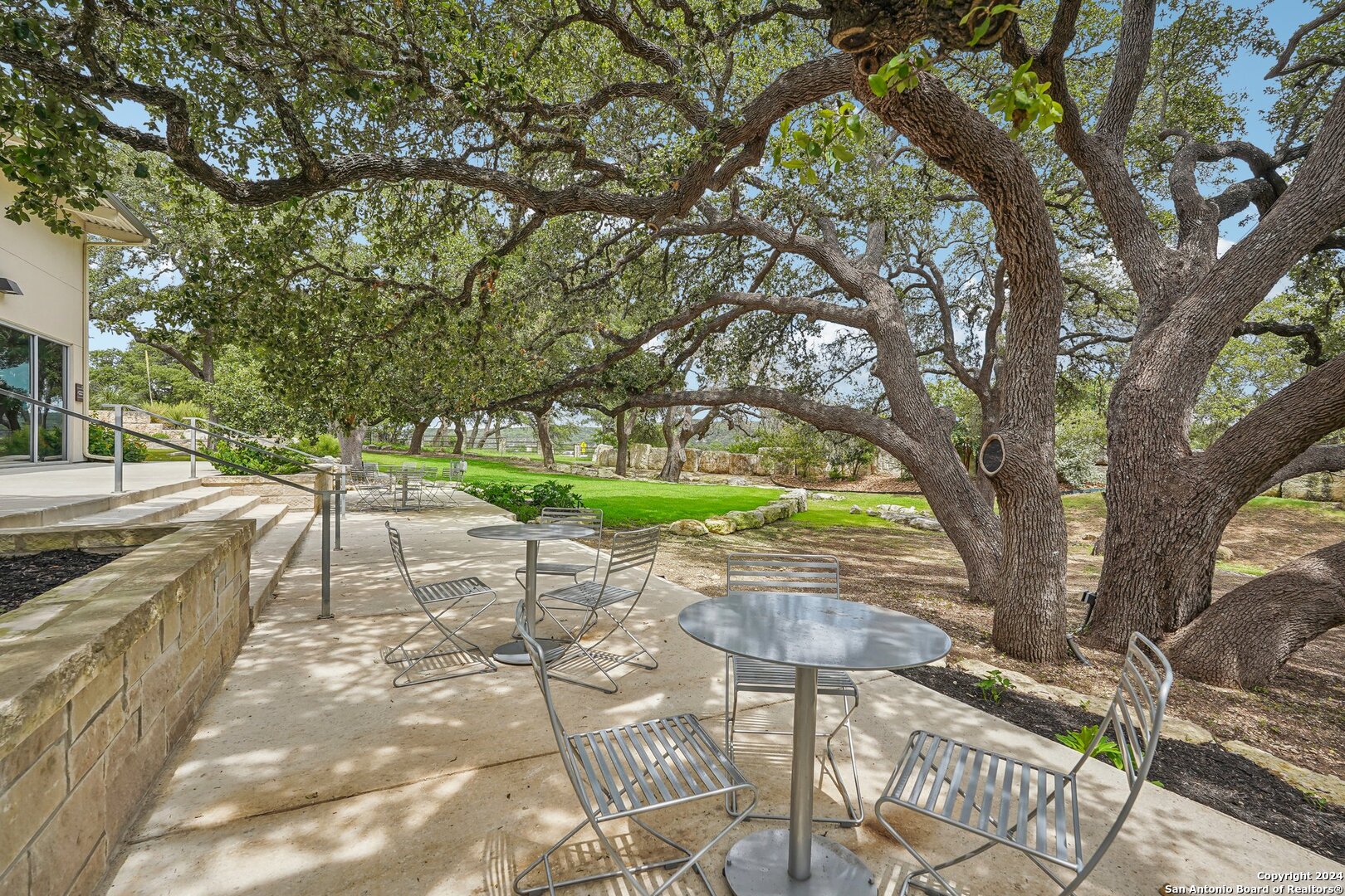 87 Mariposa Parkway