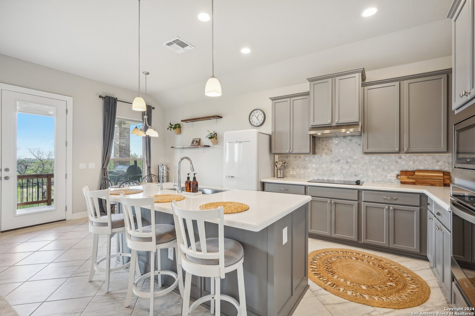 87 Mariposa Parkway