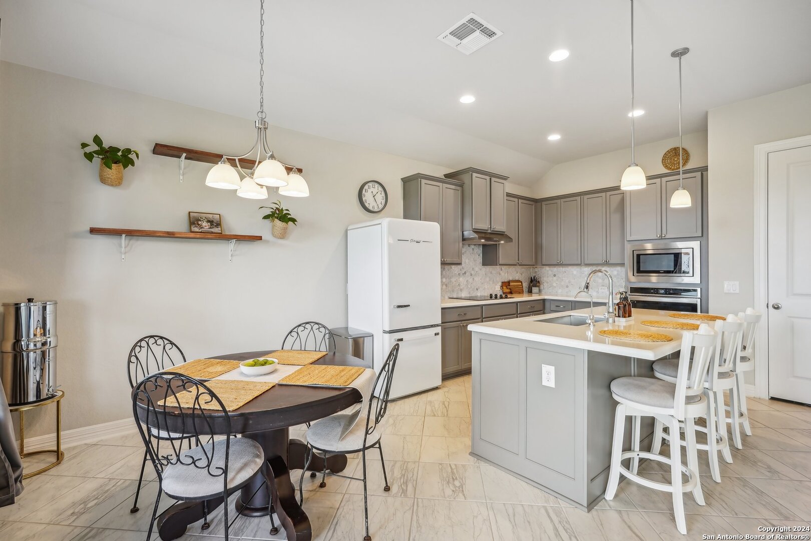 87 Mariposa Parkway