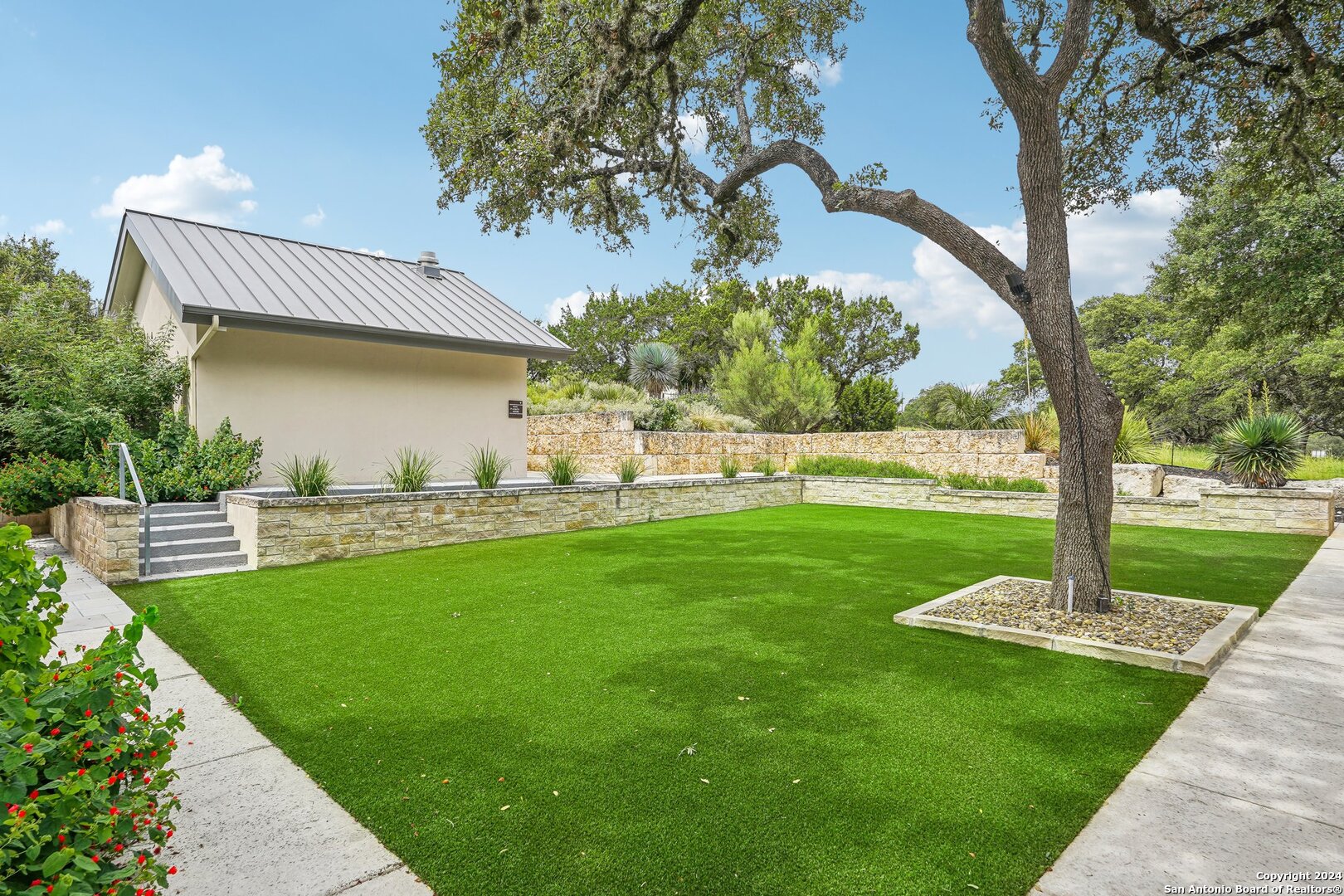 87 Mariposa Parkway
