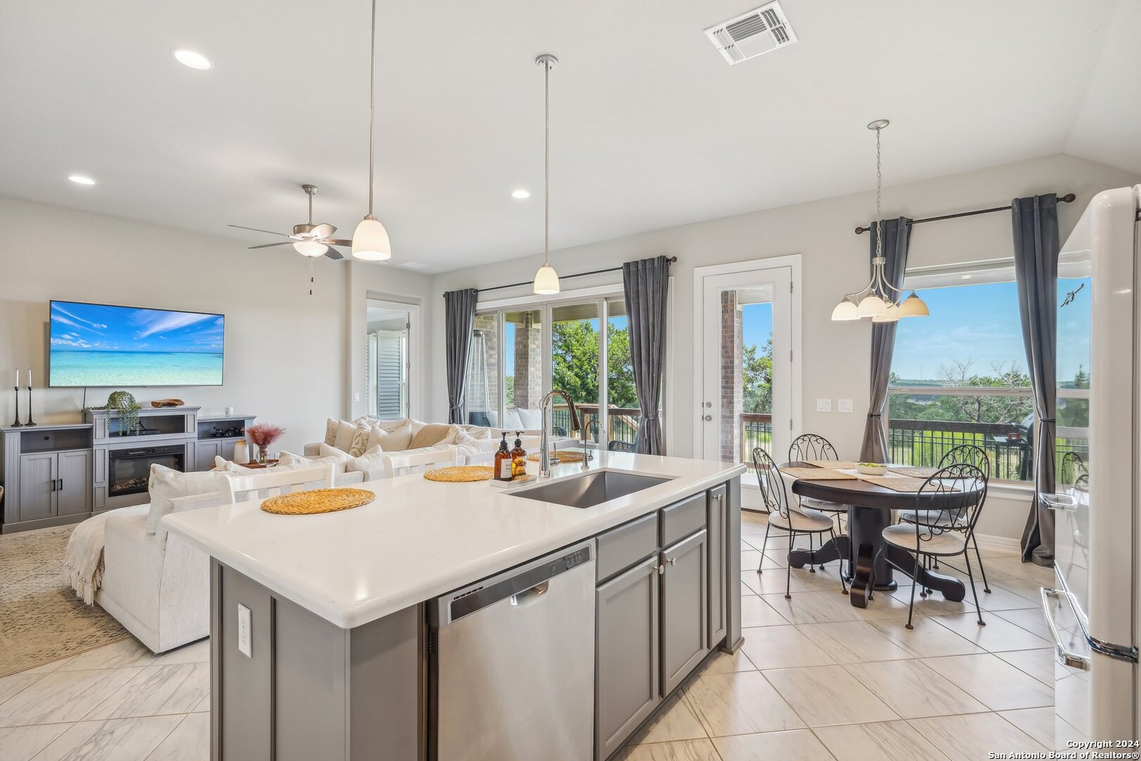 87 Mariposa Parkway