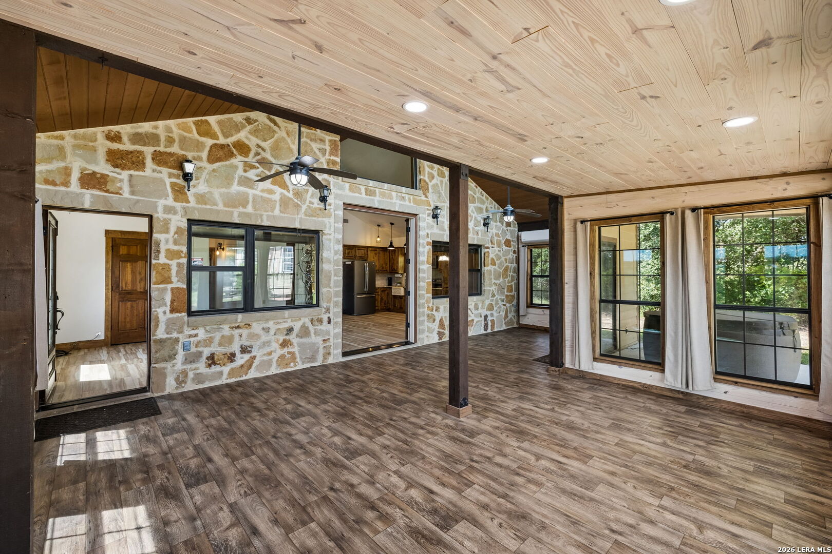 1355 BROAD OAK DR