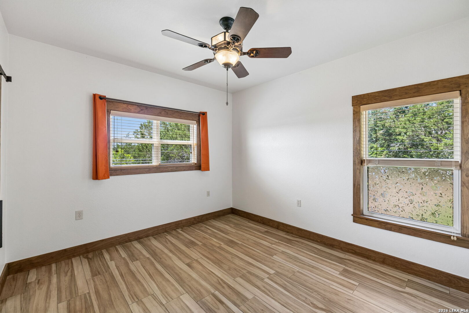 1355 BROAD OAK DR
