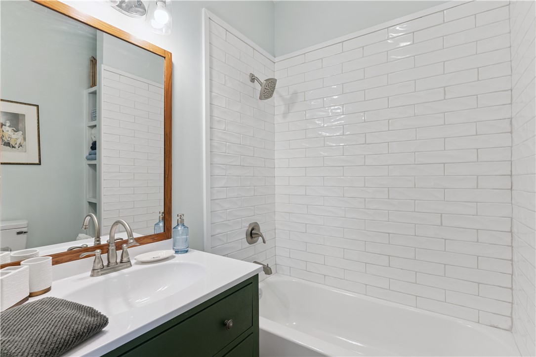 1076 Blue N Hall Road SE