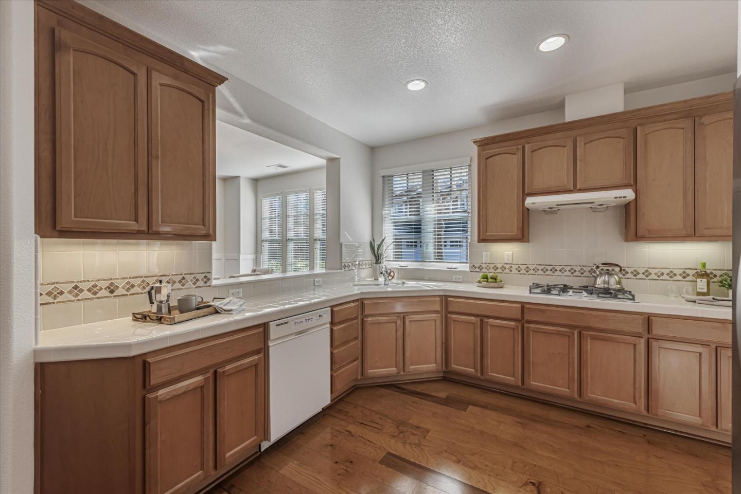 128 Naramore LN