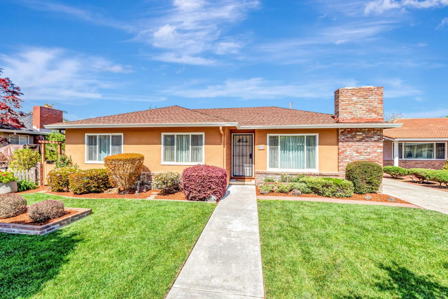 855 Circle DR