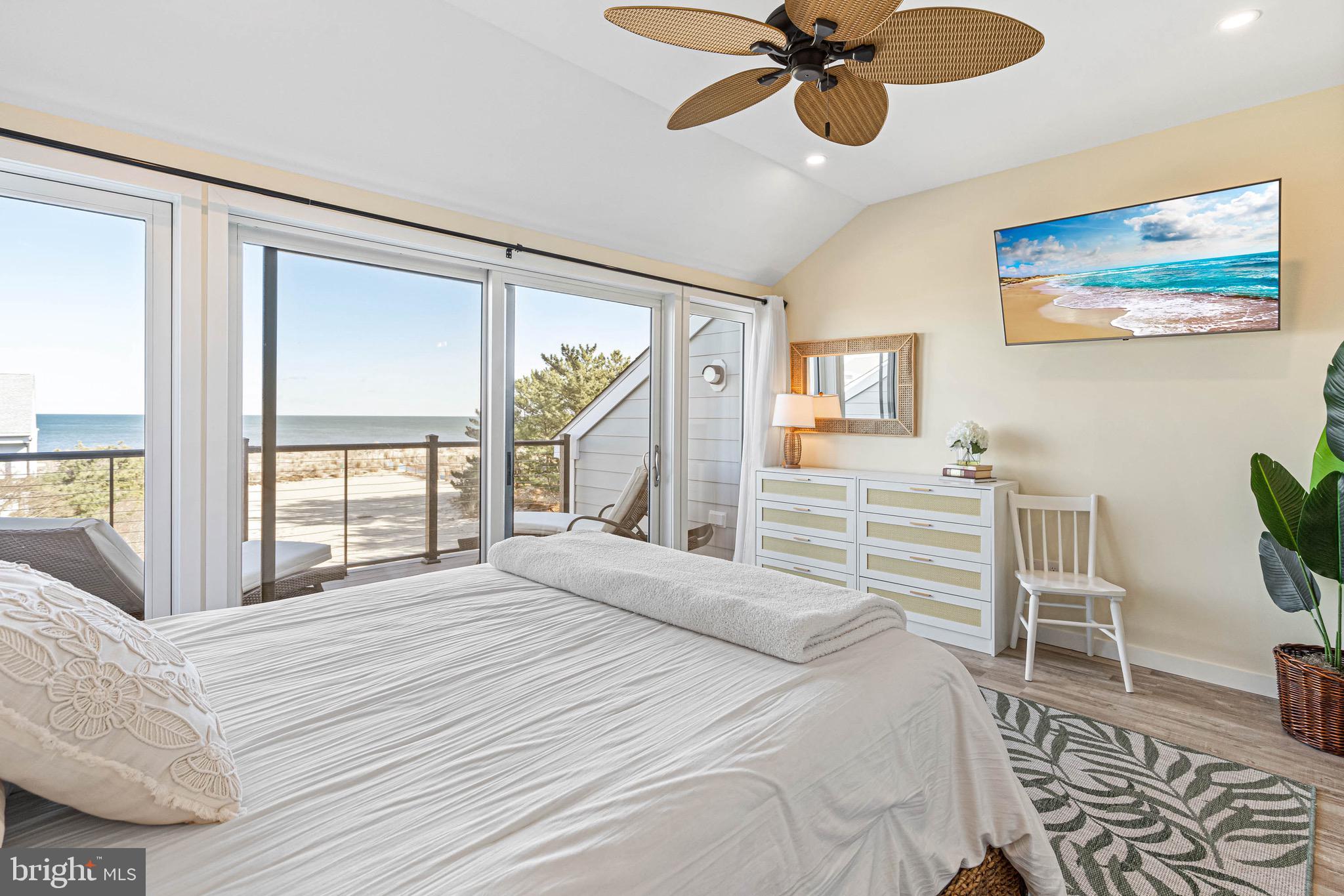 2 Seastrand Ct #33