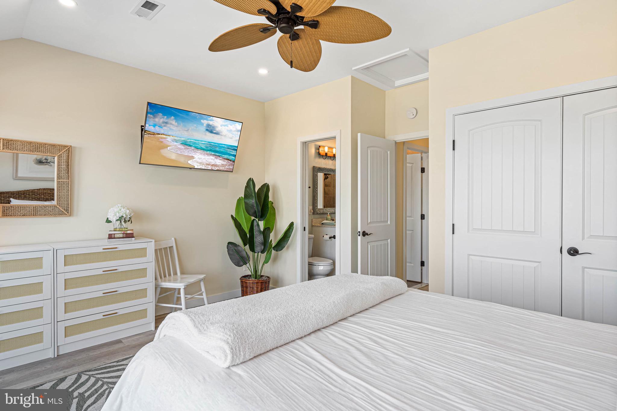 2 Seastrand Ct #33