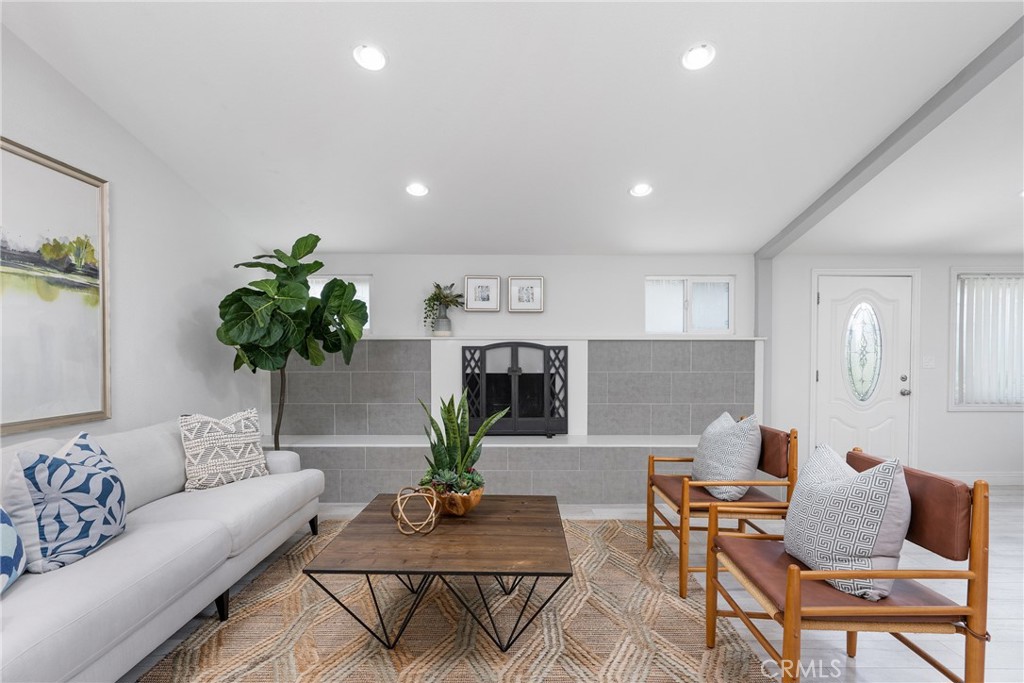 805 Towne Street
