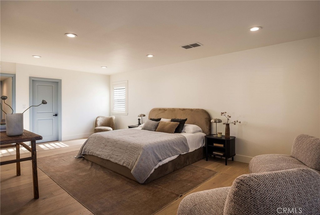 1096 Tulare