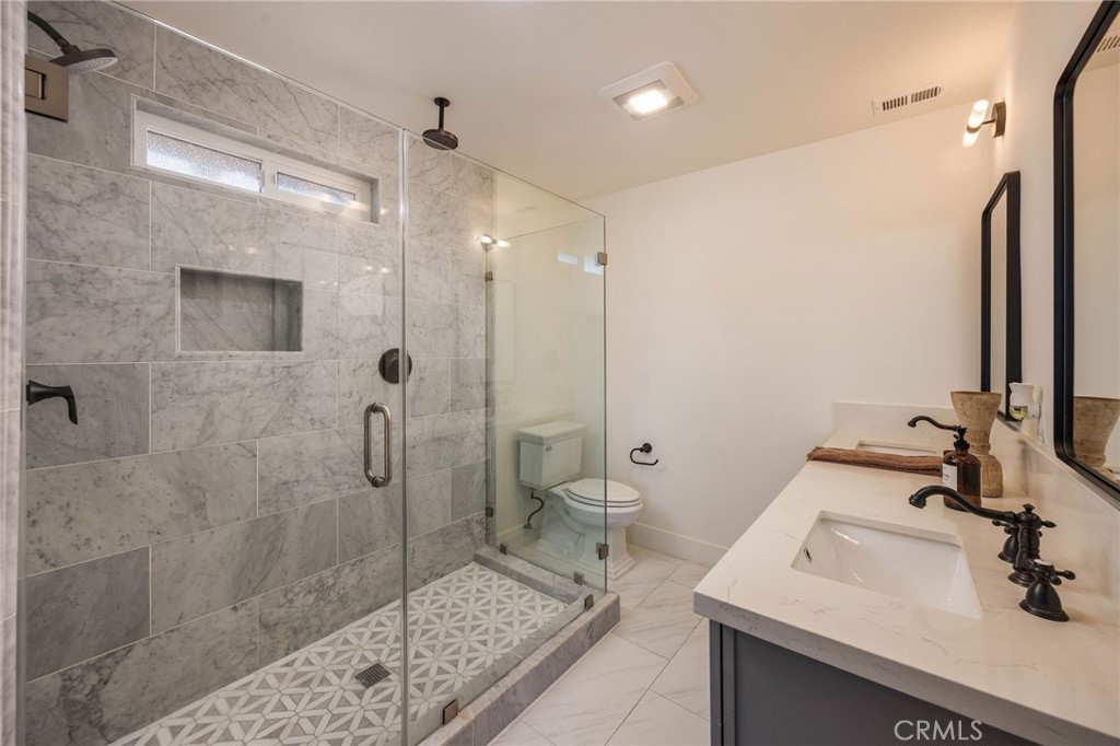 1096 Tulare