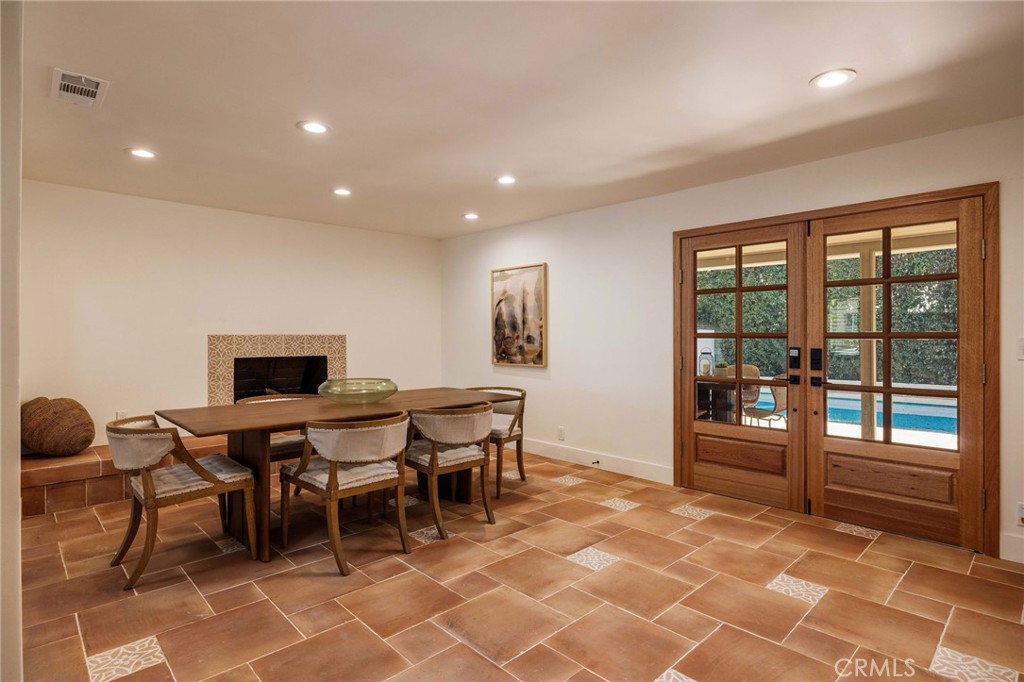 1096 Tulare