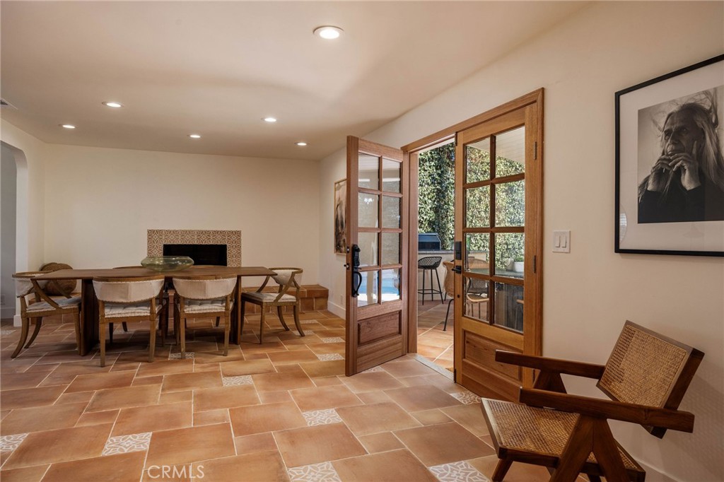 1096 Tulare