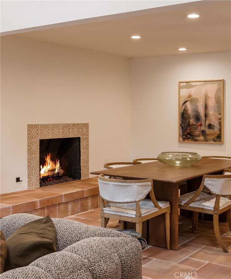 1096 Tulare