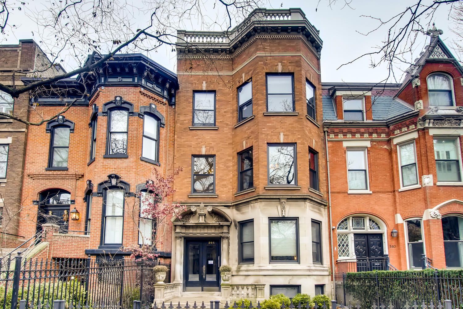 Brick townhouse at 544 W Fullerton Parkway with an ornate stone entrance and prominent central bay.