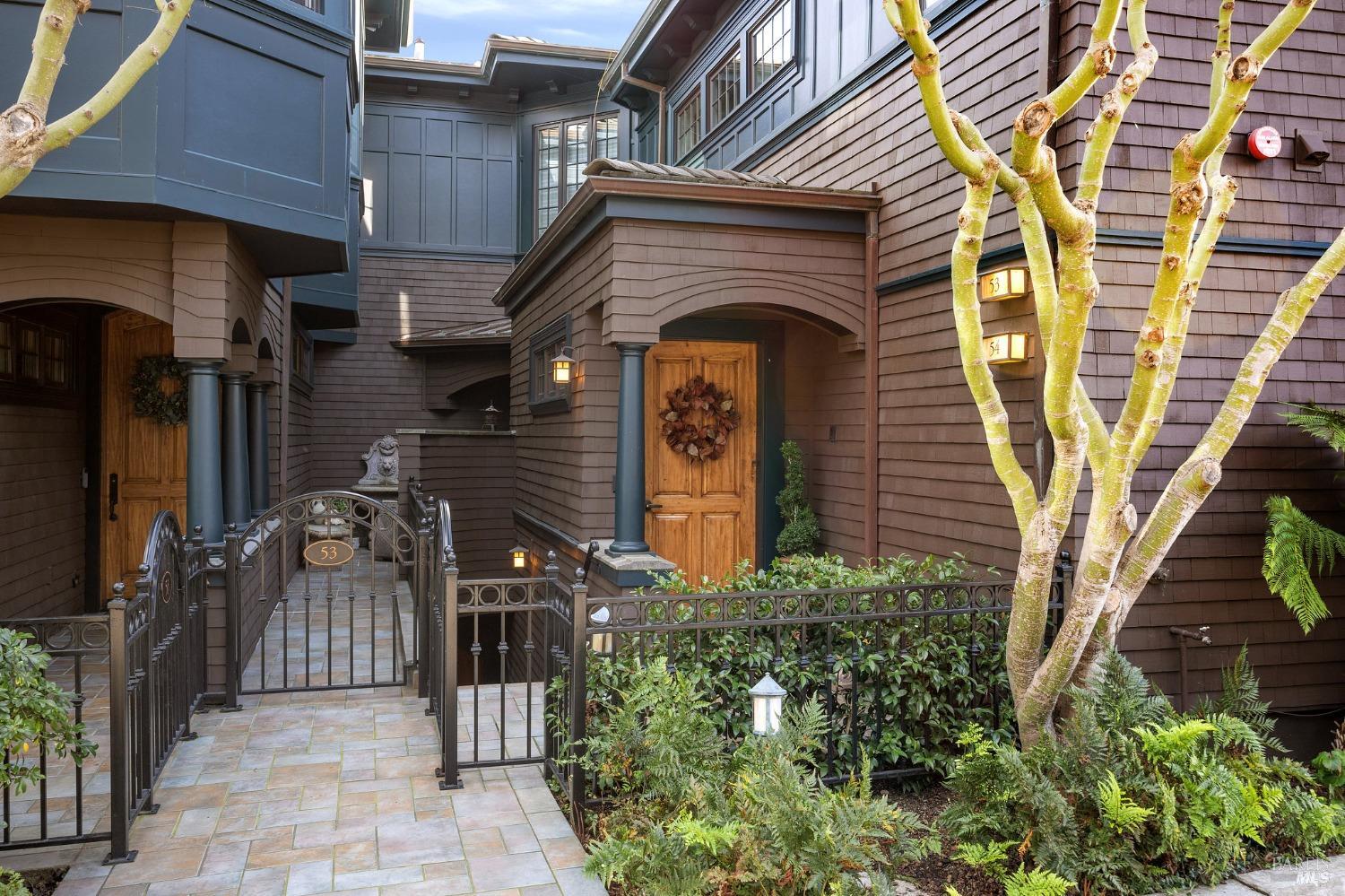 54 De Silva Island Dr