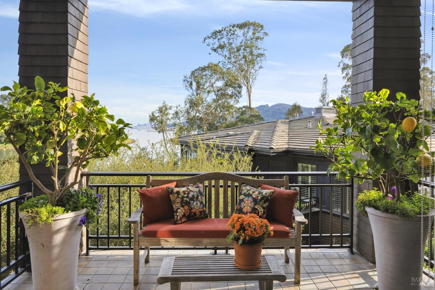 54 De Silva Island Dr