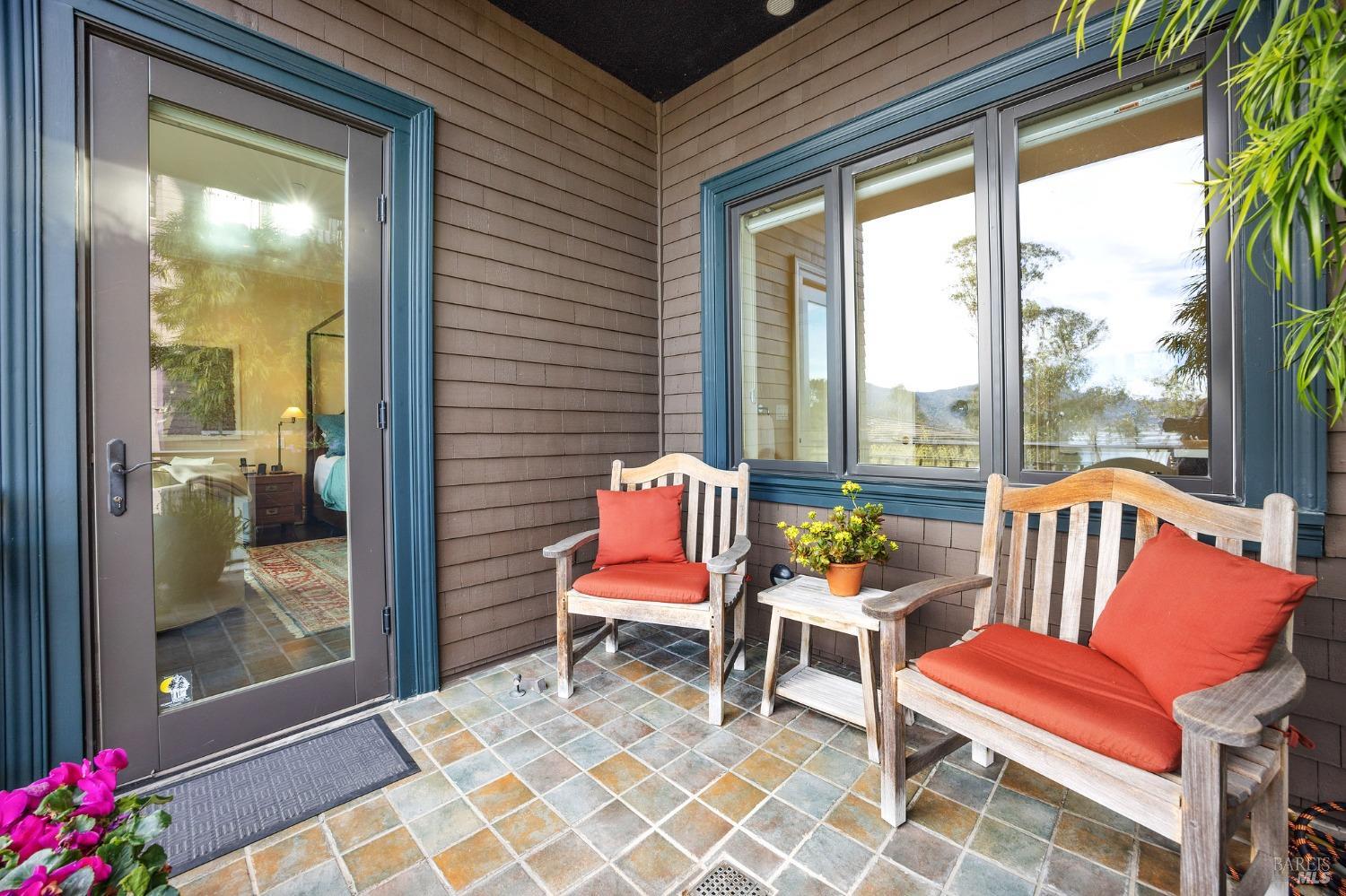 54 De Silva Island Dr