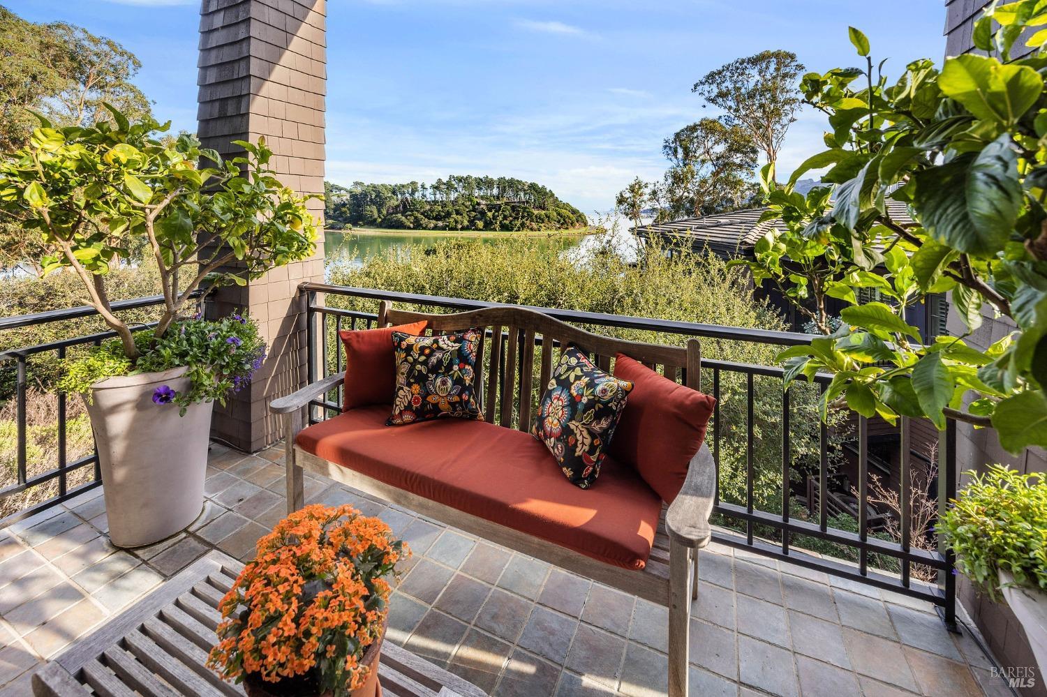 54 De Silva Island Dr