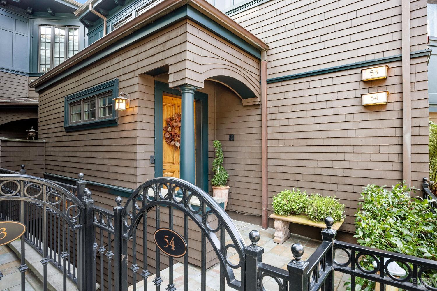 54 De Silva Island Dr